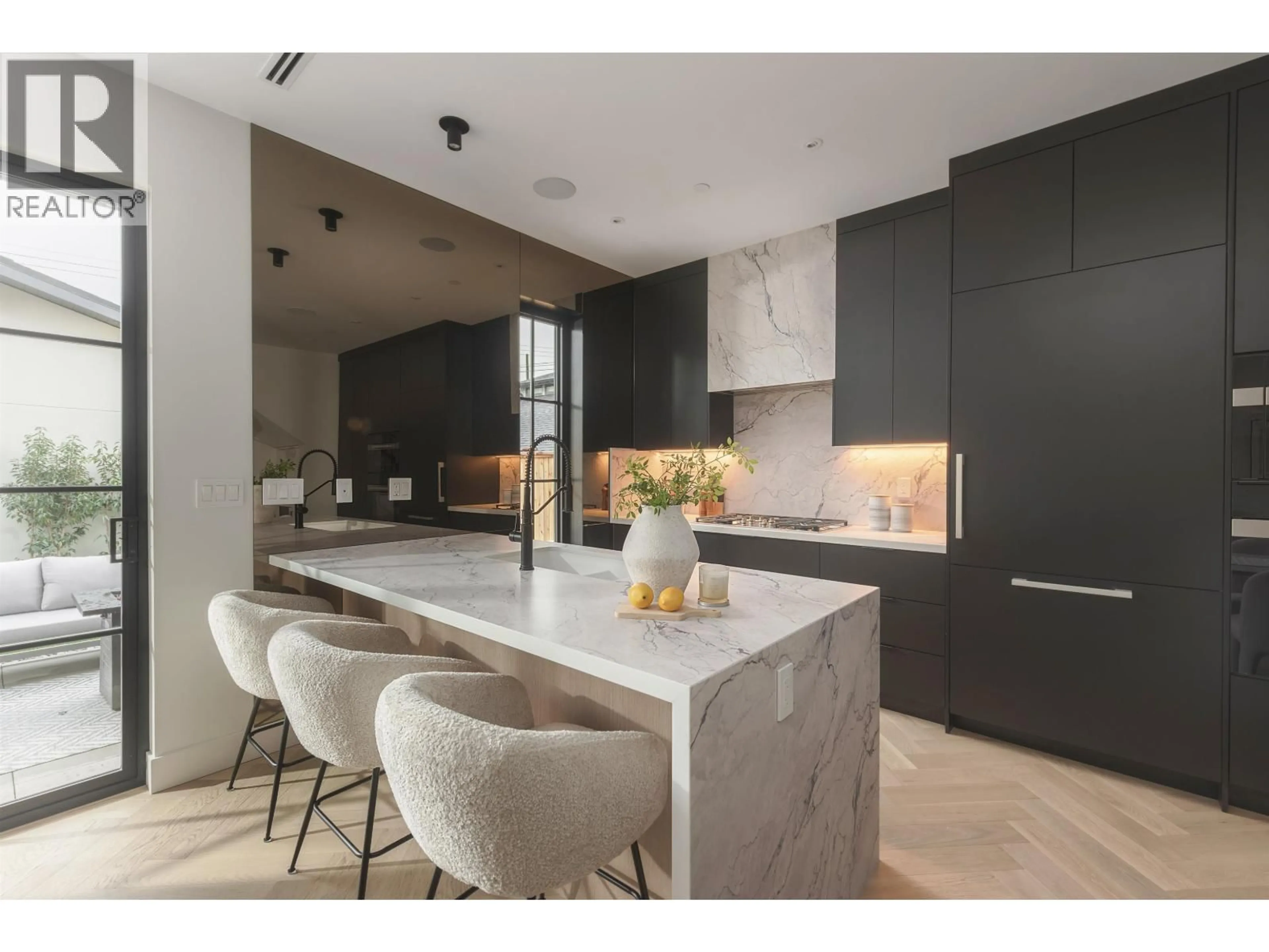 Contemporary kitchen, unknown for 2 - 240 37TH AVENUE, Vancouver British Columbia V5W1E6