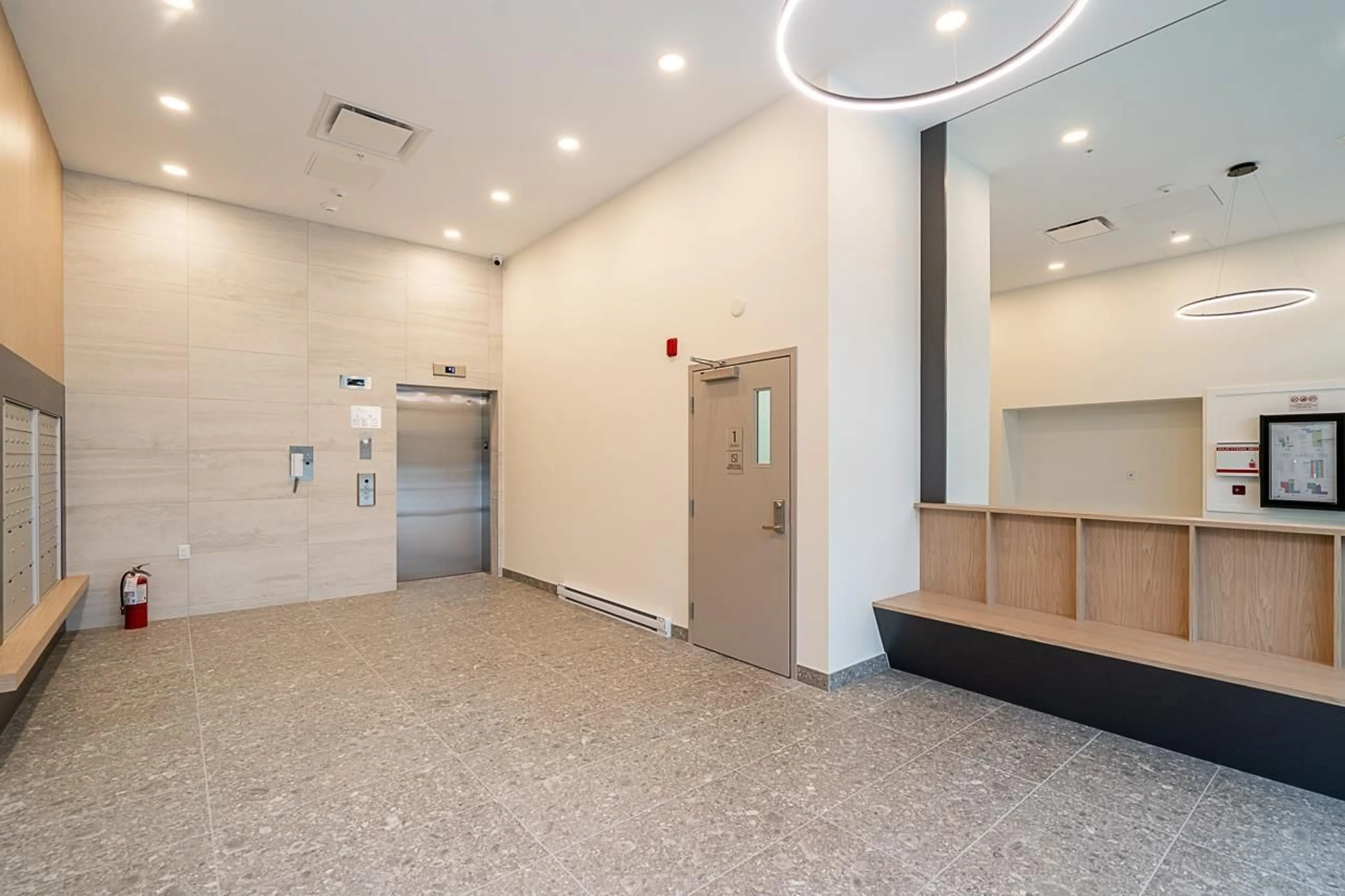 Indoor foyer for 516 - 27218 ALDERGROVE TOWN CENTER DRIVE, Langley British Columbia V4W0E4