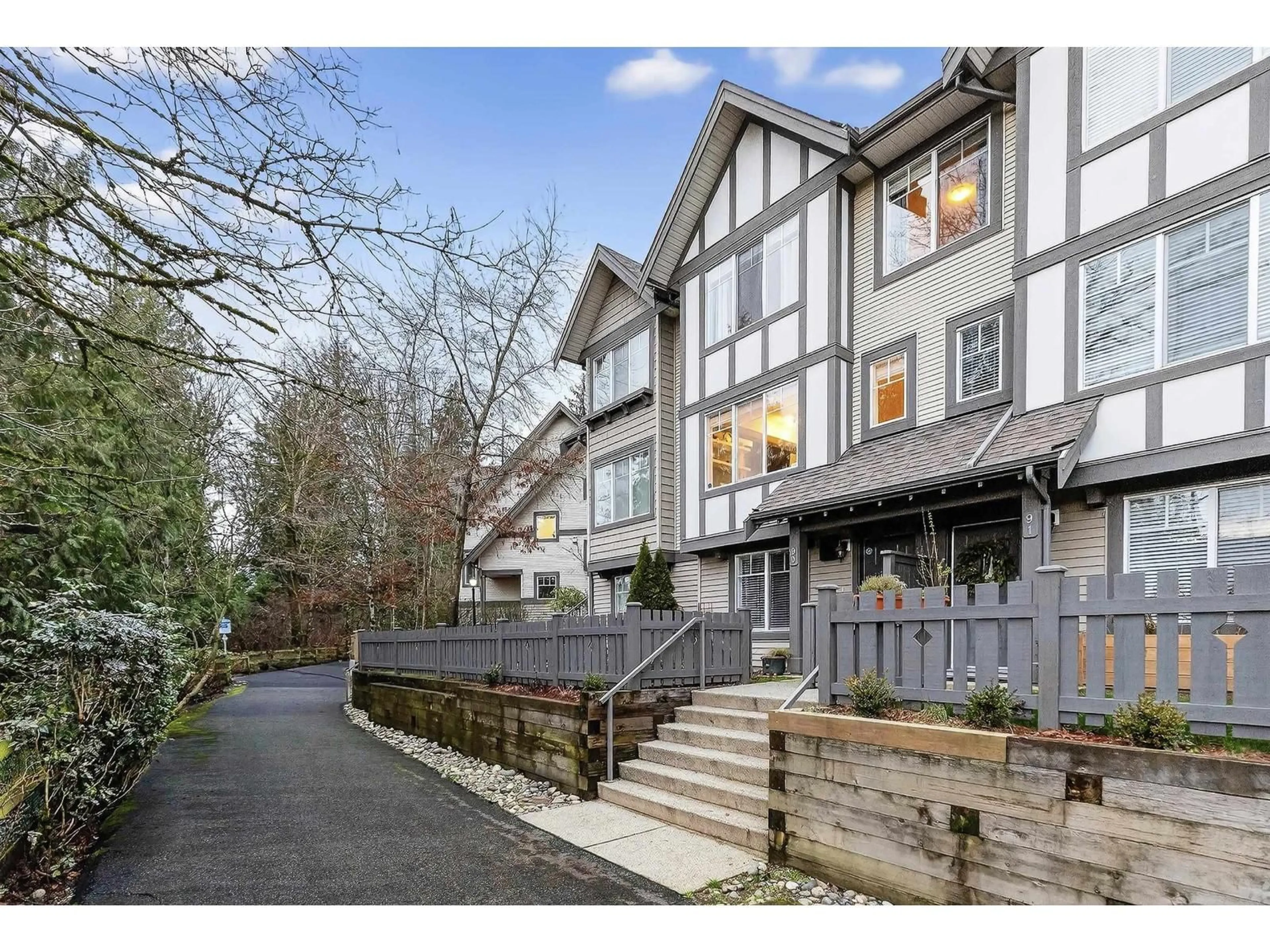 Unknown for 90 - 20038 70 AVENUE, Langley British Columbia V2Y0B4