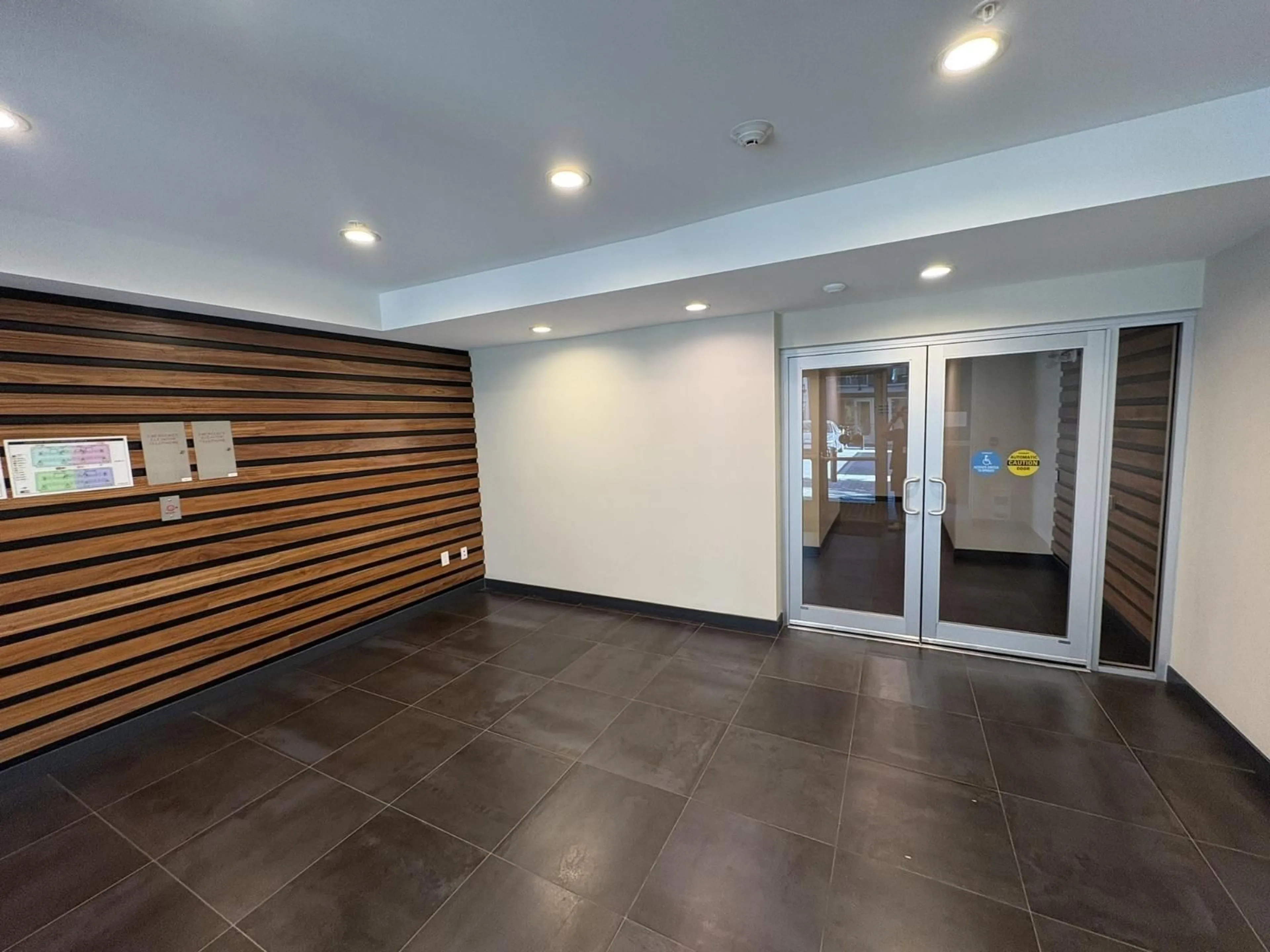 Indoor foyer for A401 - 20834 80 AVENUE, Langley British Columbia V2Y3M3