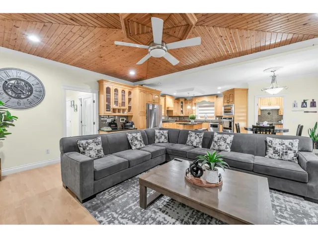 13239 89 AVENUE, Surrey 2