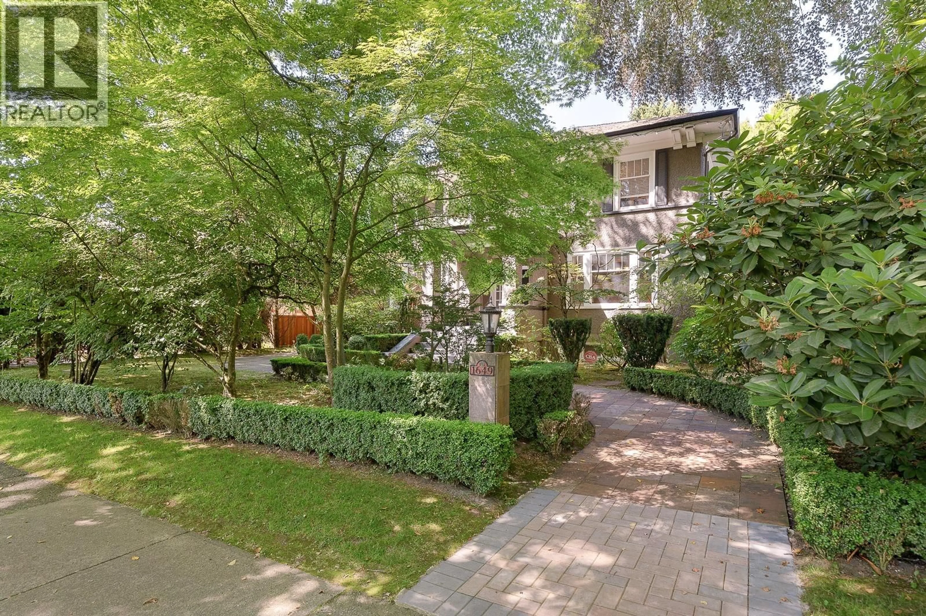 A pic from outside/outdoor area/front of a property/back of a property/a pic from drone, street for 1649 29TH AVENUE, Vancouver British Columbia V6J2Z3