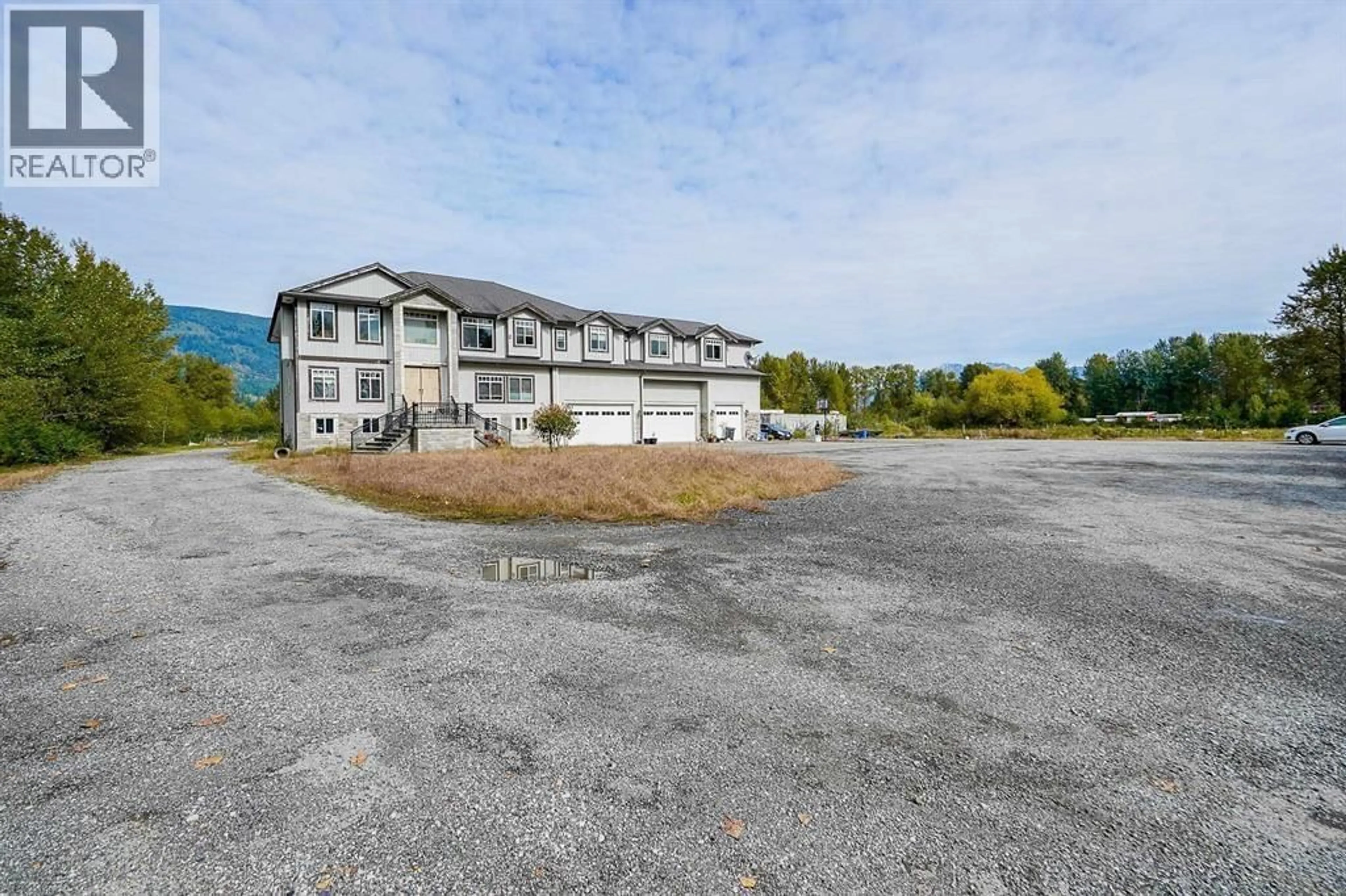 A pic from outside/outdoor area/front of a property/back of a property/a pic from drone, water/lake/river/ocean view for 3701 LINCOLN AVENUE, Coquitlam British Columbia V3E3H8
