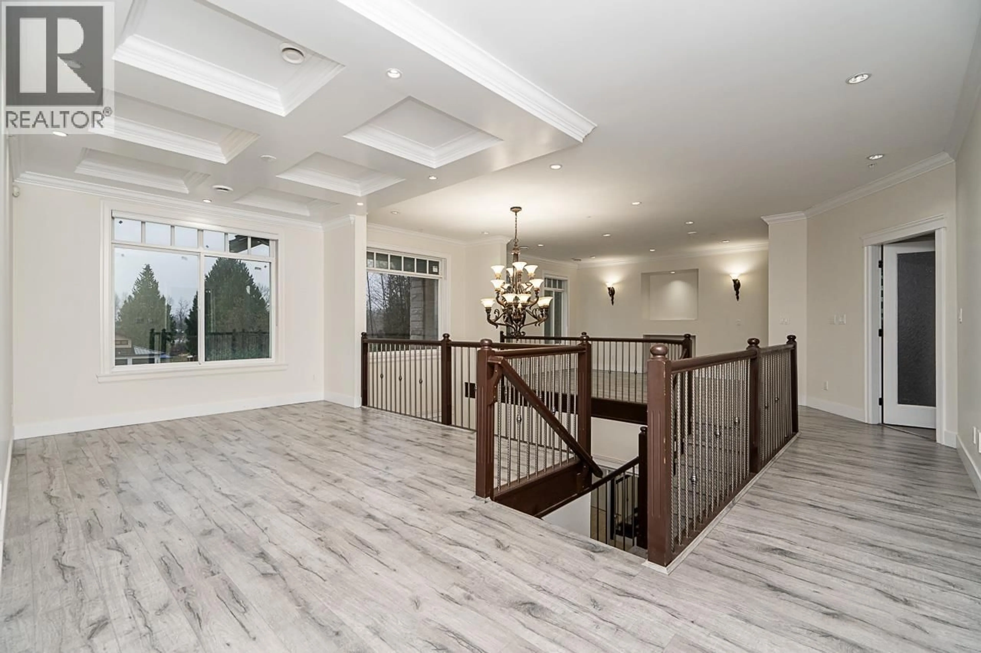 Indoor foyer for 3701 LINCOLN AVENUE, Coquitlam British Columbia V3E3H8