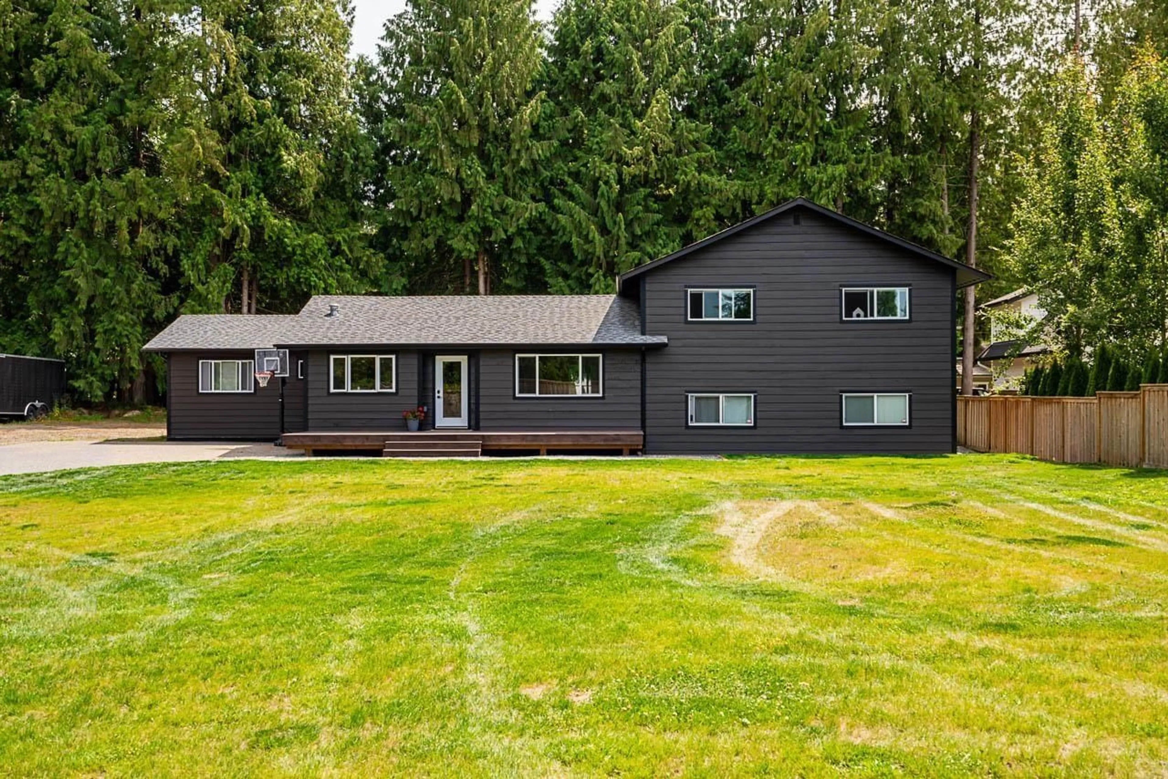 Home with vinyl exterior material, unknown for 24780 40 AVENUE, Langley British Columbia V2Z2L9