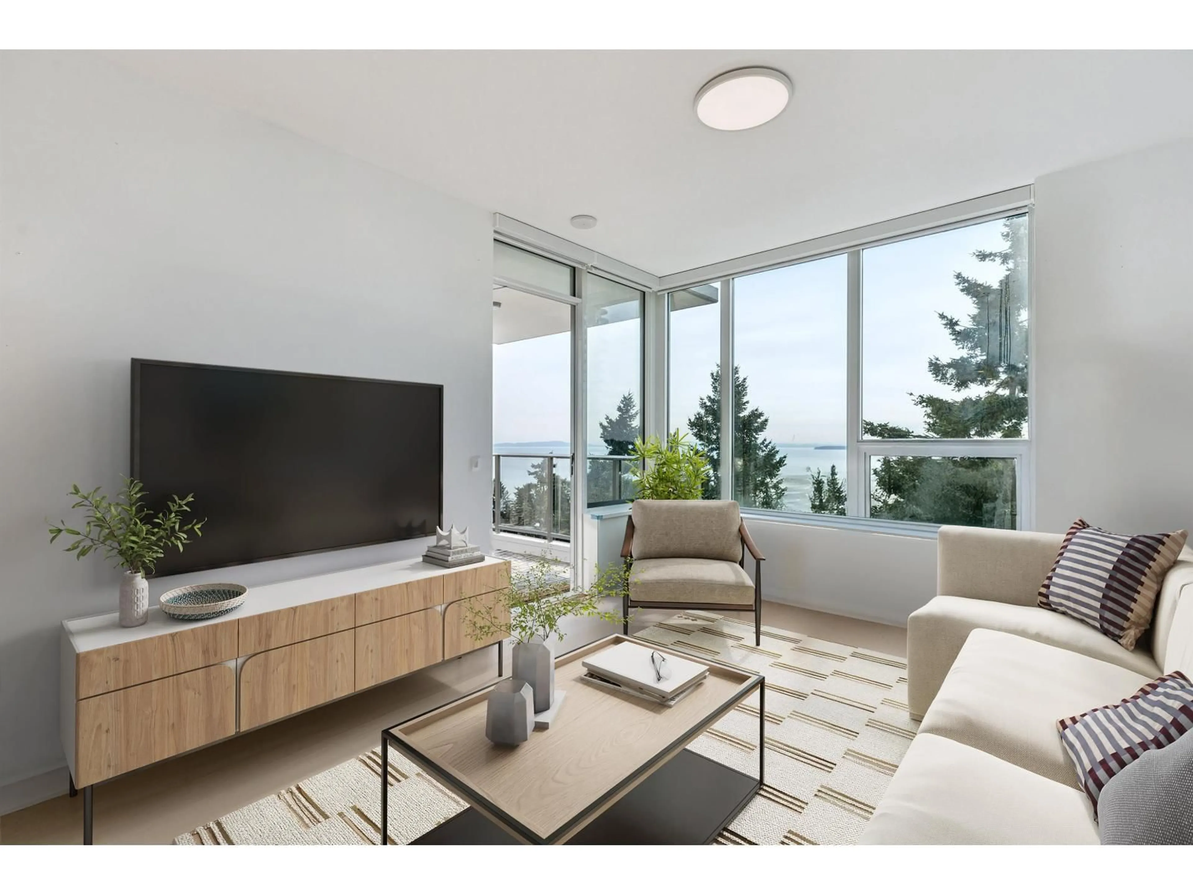 Living room with furniture, unknown for 901 - 15165 THRIFT AVENUE, White Rock British Columbia V4B0C1