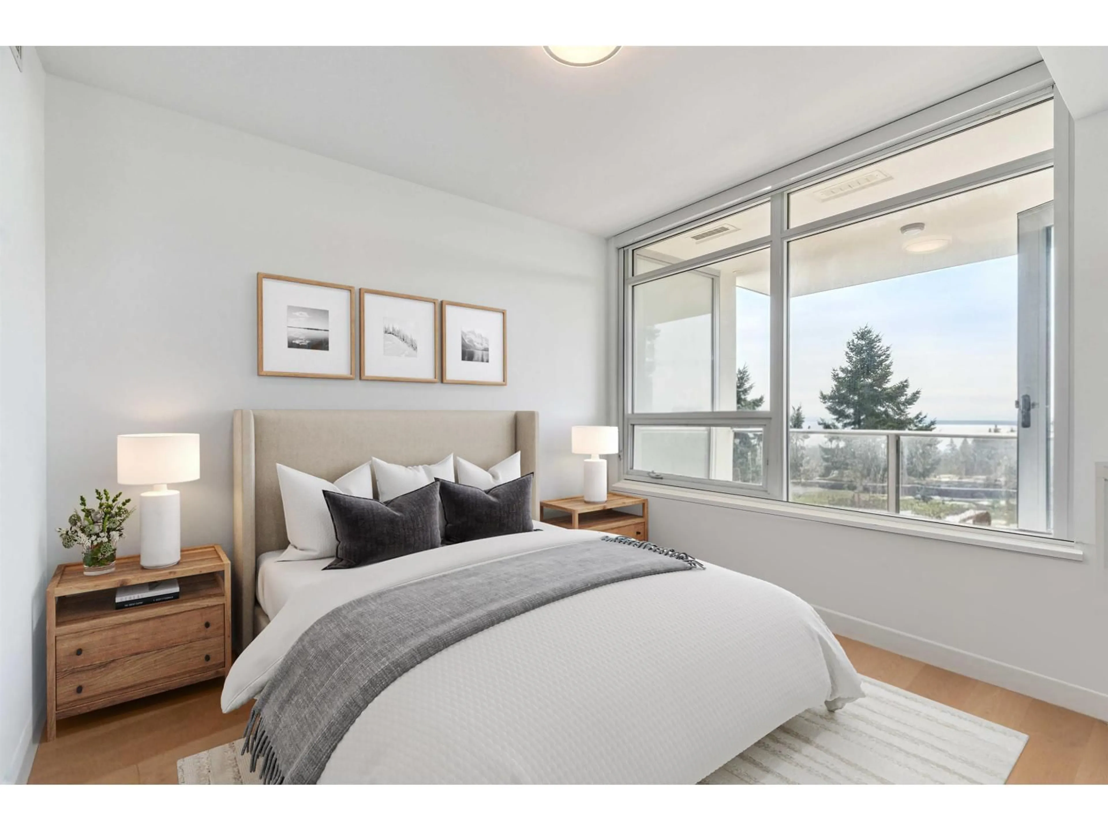Bedroom with bed, wood/laminate floor for 901 - 15165 THRIFT AVENUE, White Rock British Columbia V4B0C1