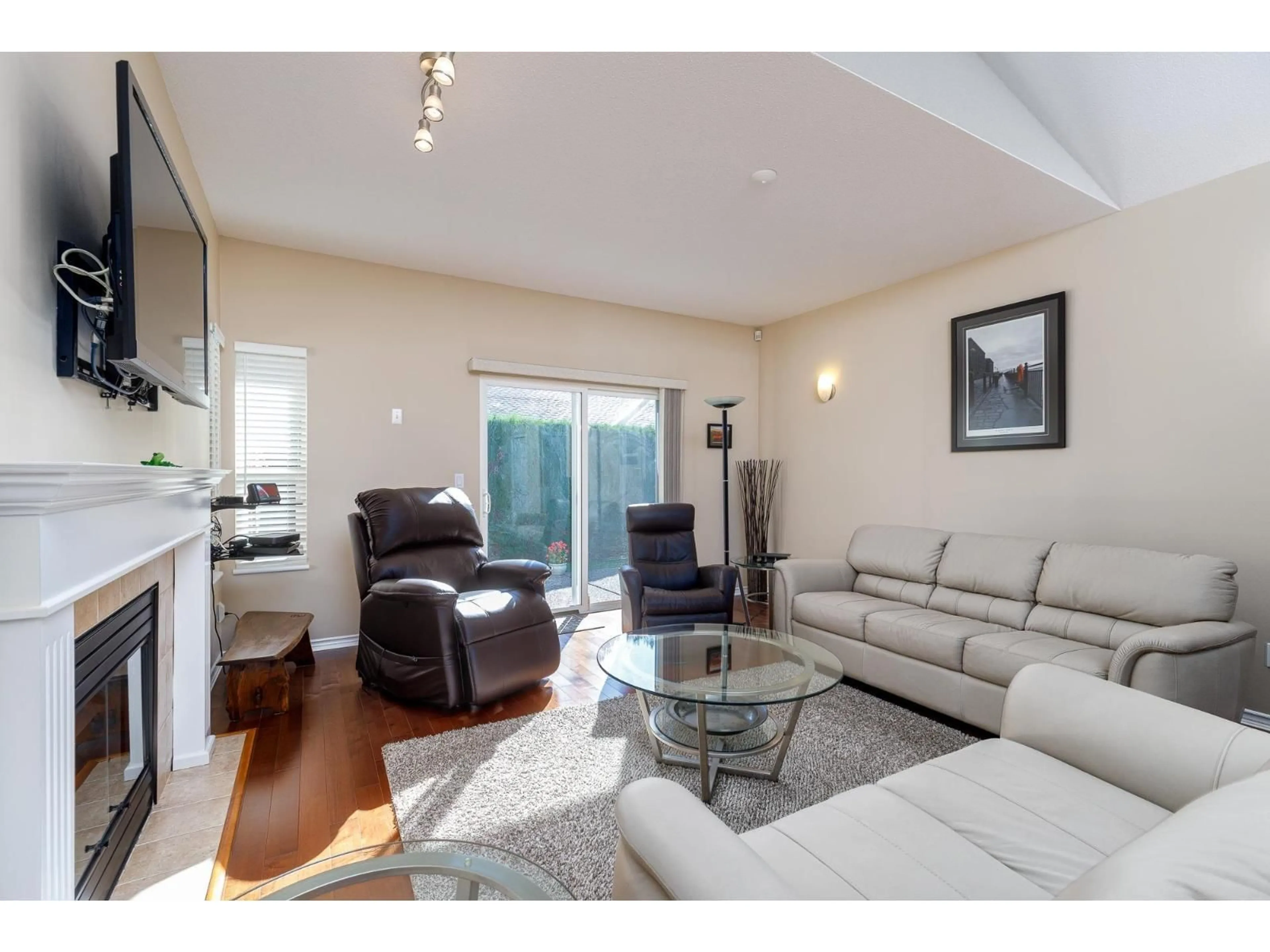 Living room with furniture, wood/laminate floor for 15 - 18939 65 AVENUE, Surrey British Columbia V3S8Y2