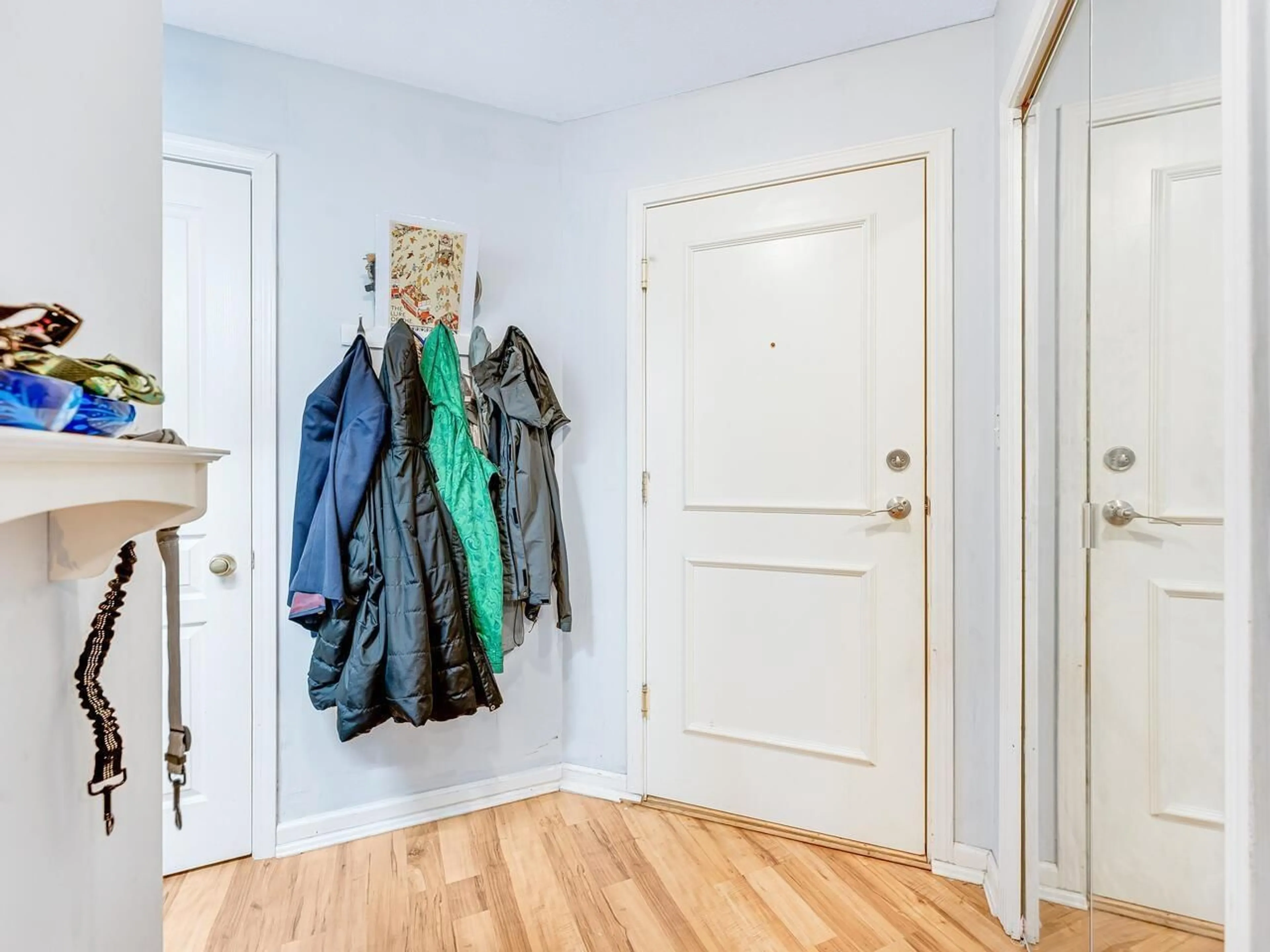 Indoor entryway for 311 - 8139 121A STREET, Surrey British Columbia V3W0Z2