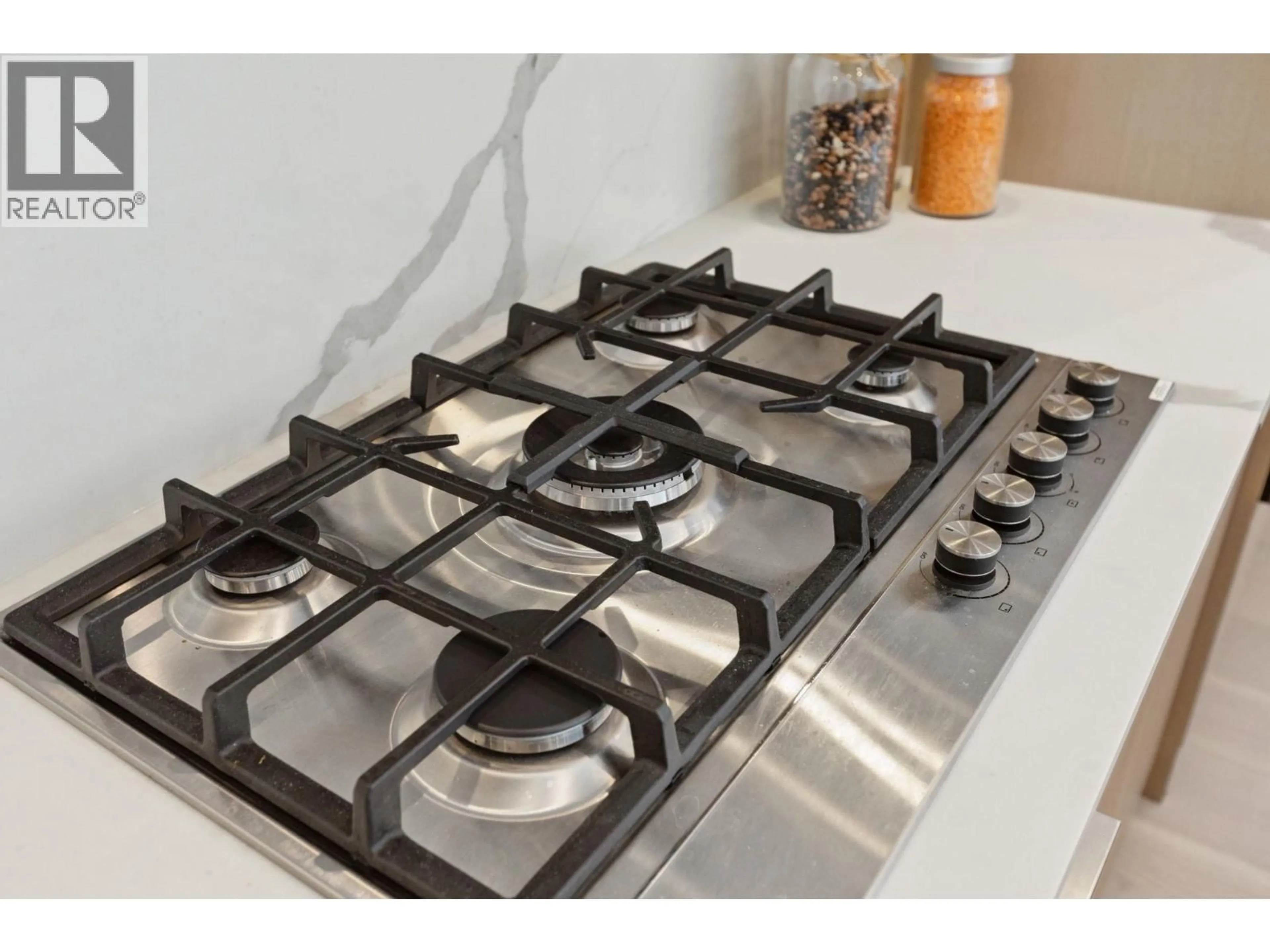 Standard kitchen, ceramic/tile floor for 7855 ONTARIO STREET, Vancouver British Columbia V5X3C8