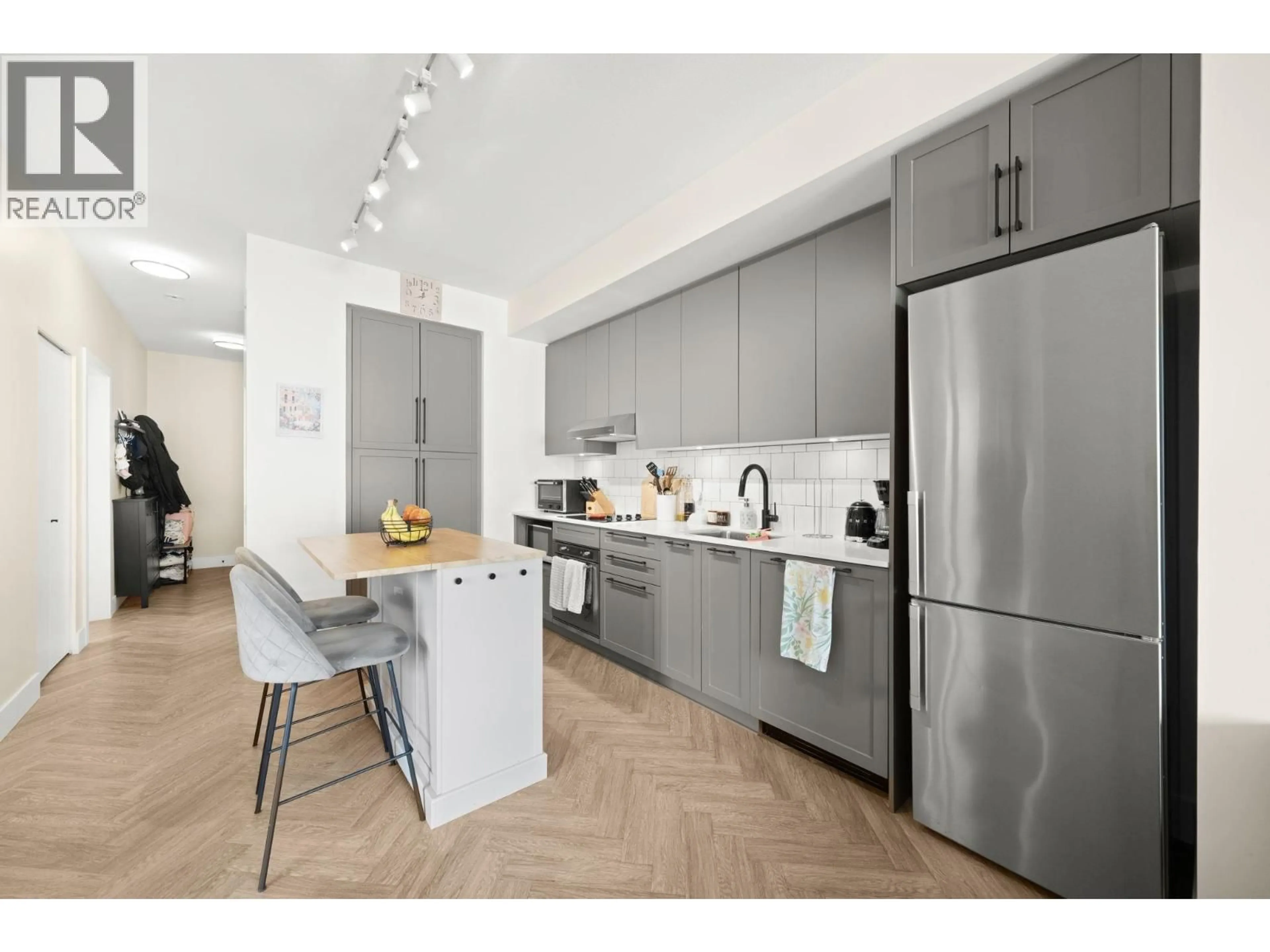 Open concept kitchen, unknown for 514 - 9228 SLOPES MEWS, Burnaby British Columbia V5A0E9