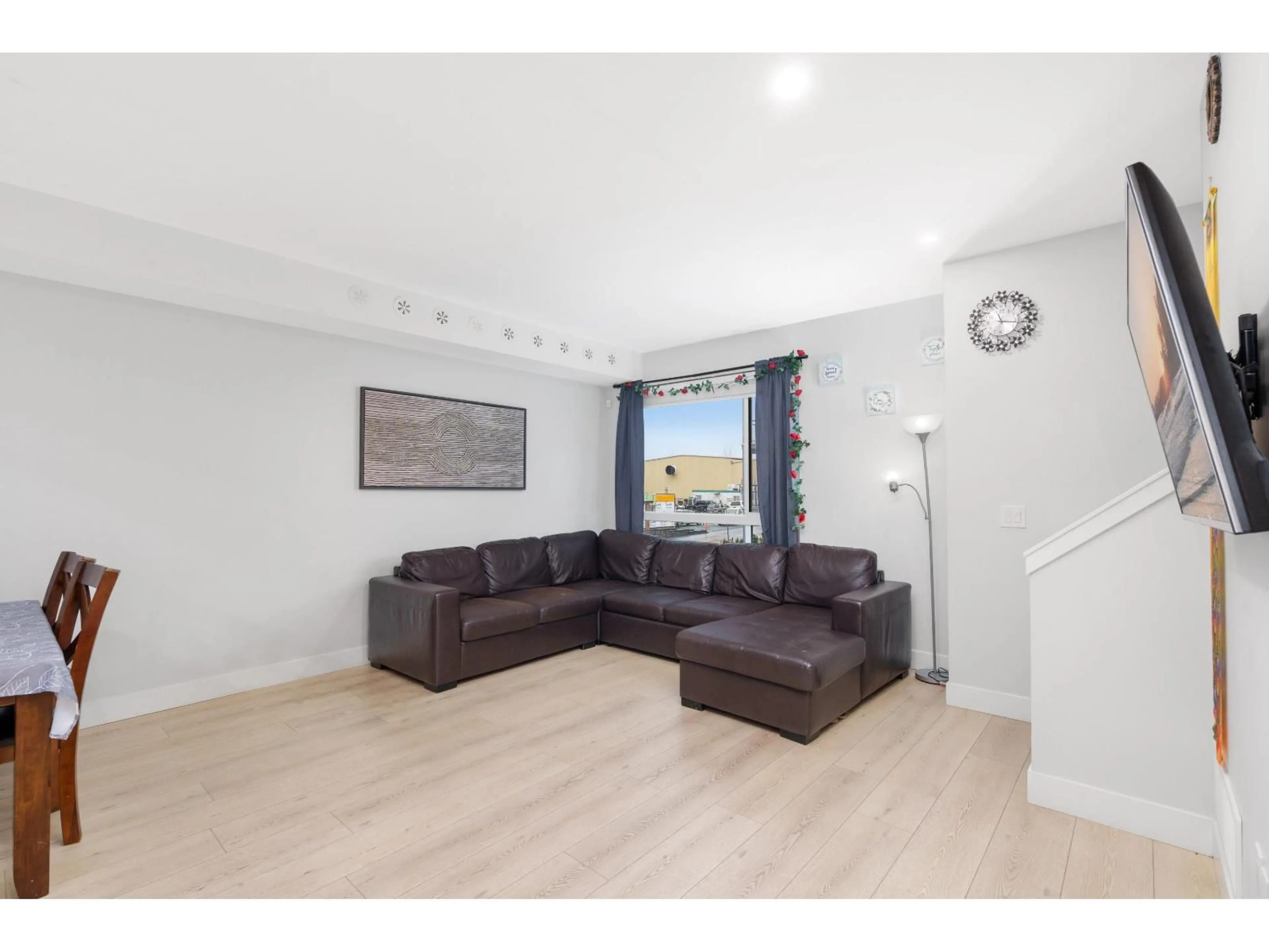 Living room with furniture, unknown for 128 - 30530 CARDINAL AVENUE, Abbotsford British Columbia V2T0L5