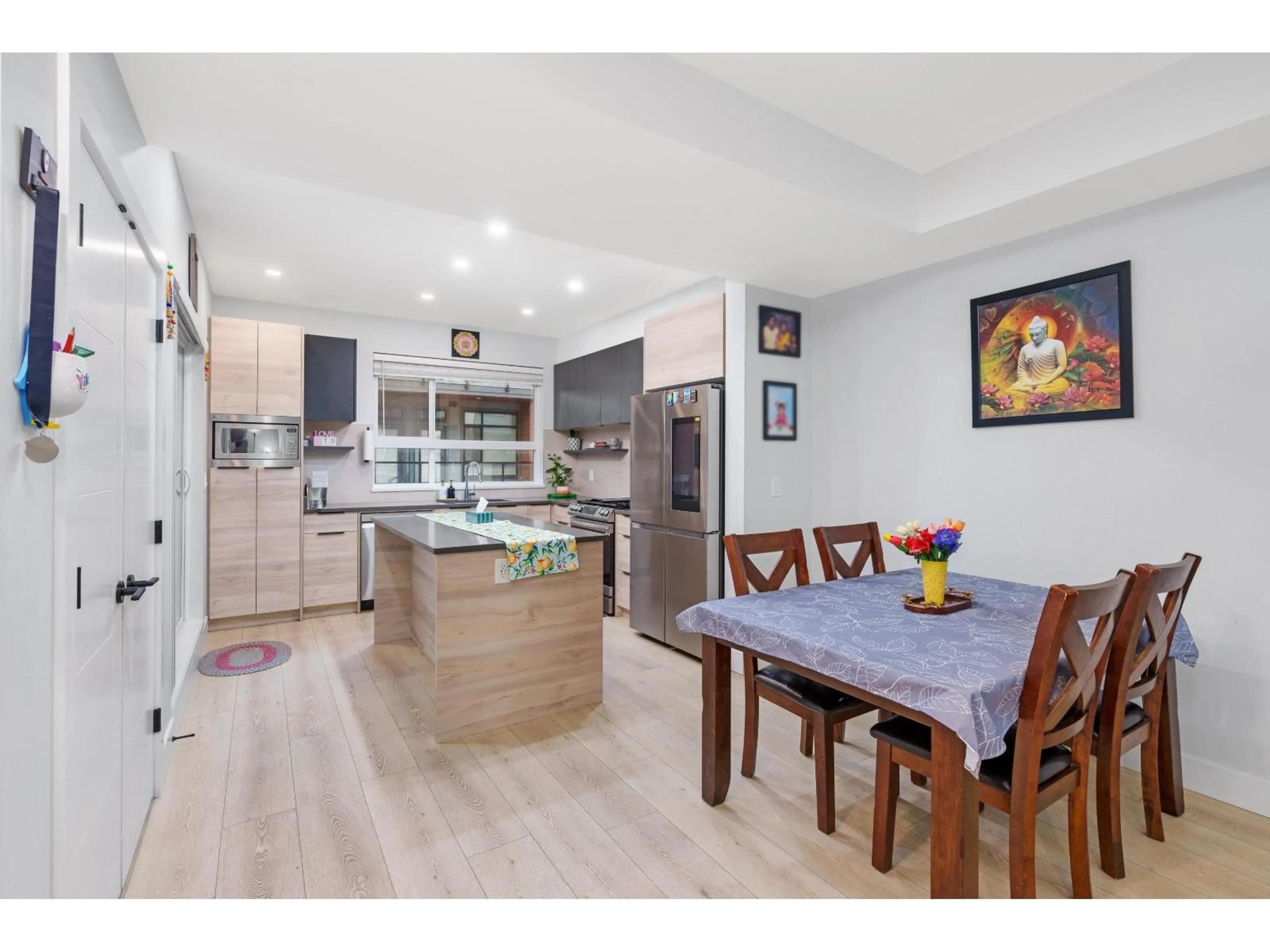 Open concept kitchen, wood/laminate floor for 128 - 30530 CARDINAL AVENUE, Abbotsford British Columbia V2T0L5