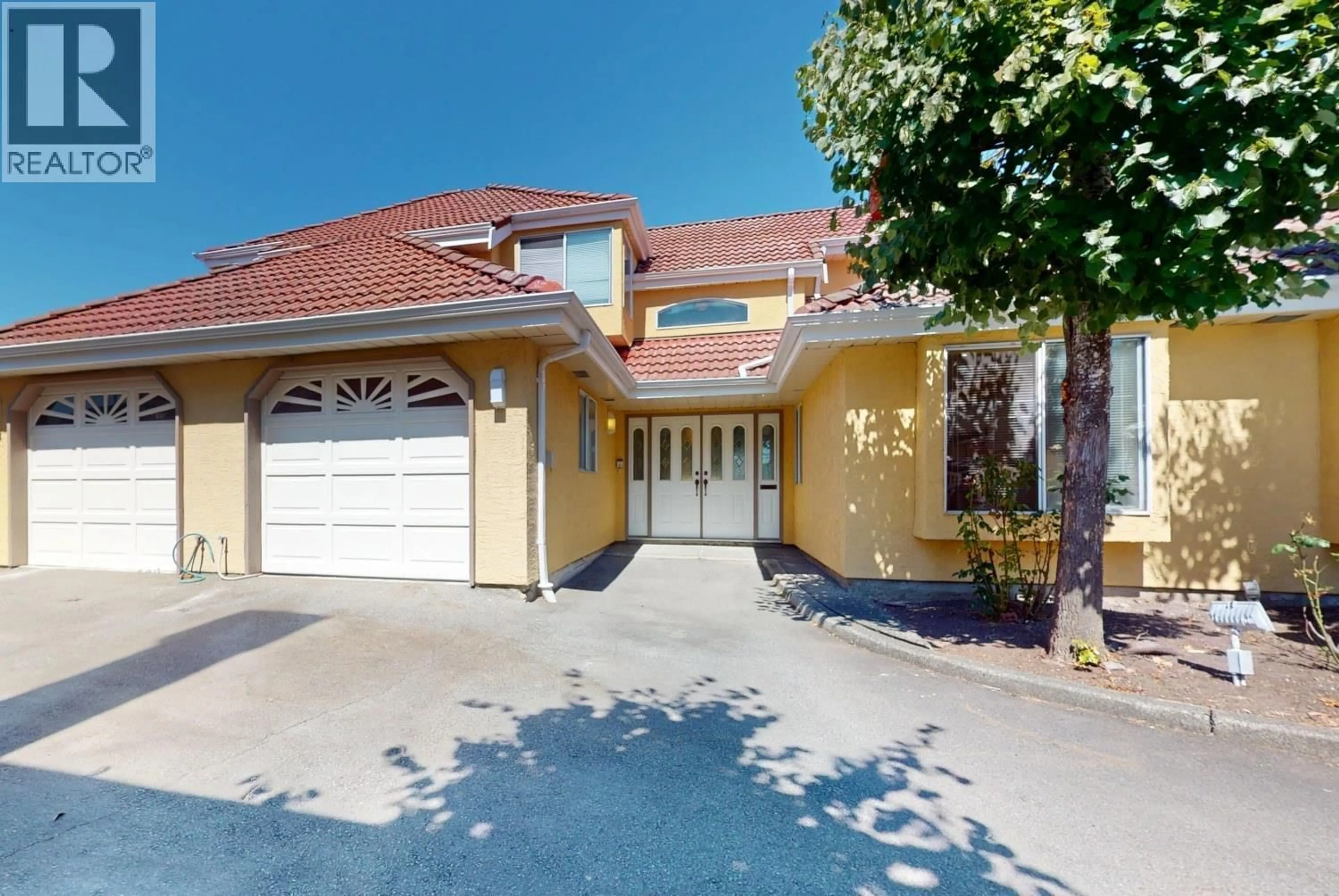 A pic from outside/outdoor area/front of a property/back of a property/a pic from drone, street for 6 - 8231 FRANCIS ROAD, Richmond British Columbia V6Y1A5