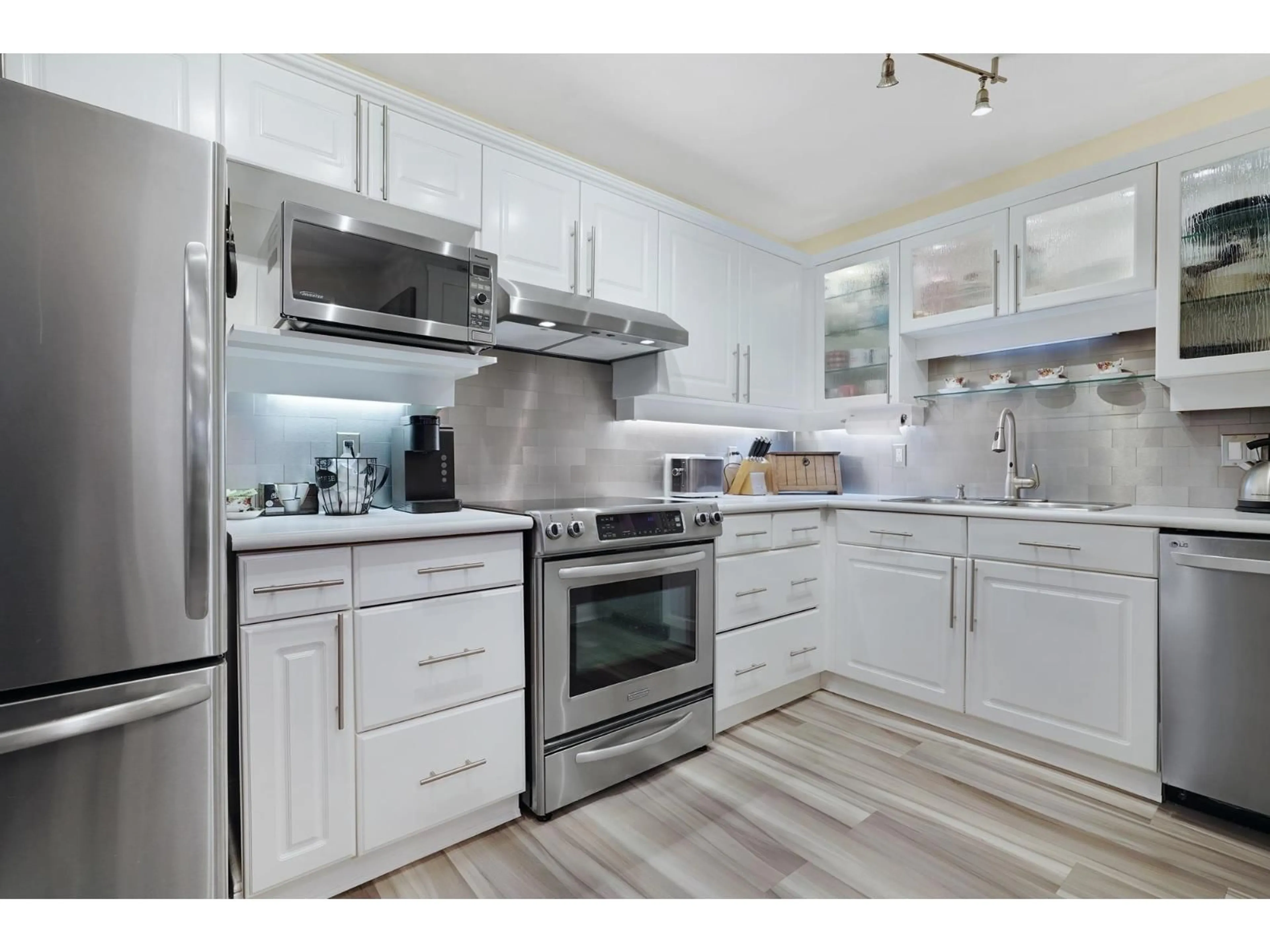 Open concept kitchen, unknown for 306 - 20217 MICHAUD CRESCENT, Langley British Columbia V3A3L1