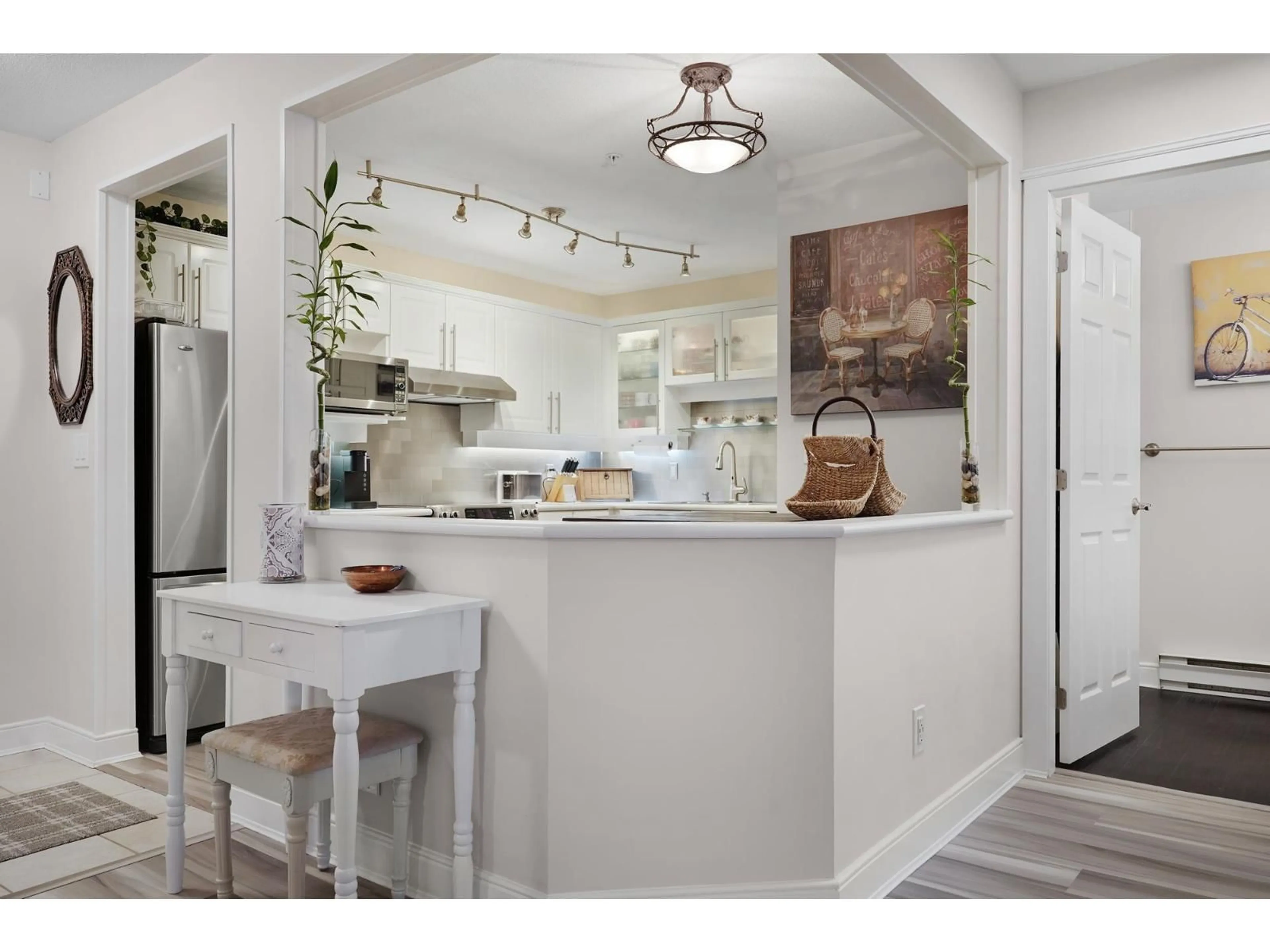 Open concept kitchen, ceramic/tile floor for 306 - 20217 MICHAUD CRESCENT, Langley British Columbia V3A3L1