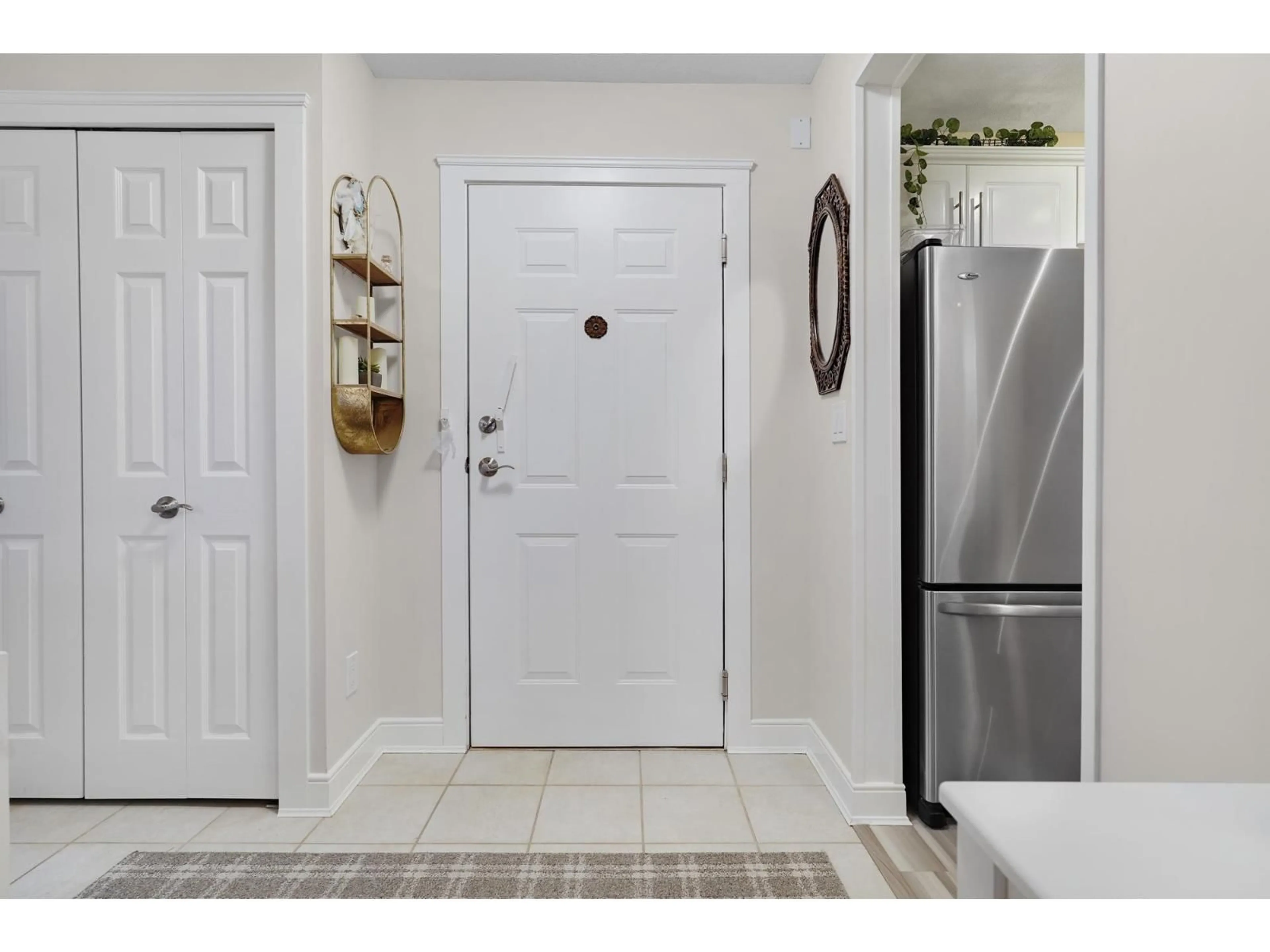 Indoor entryway for 306 - 20217 MICHAUD CRESCENT, Langley British Columbia V3A3L1