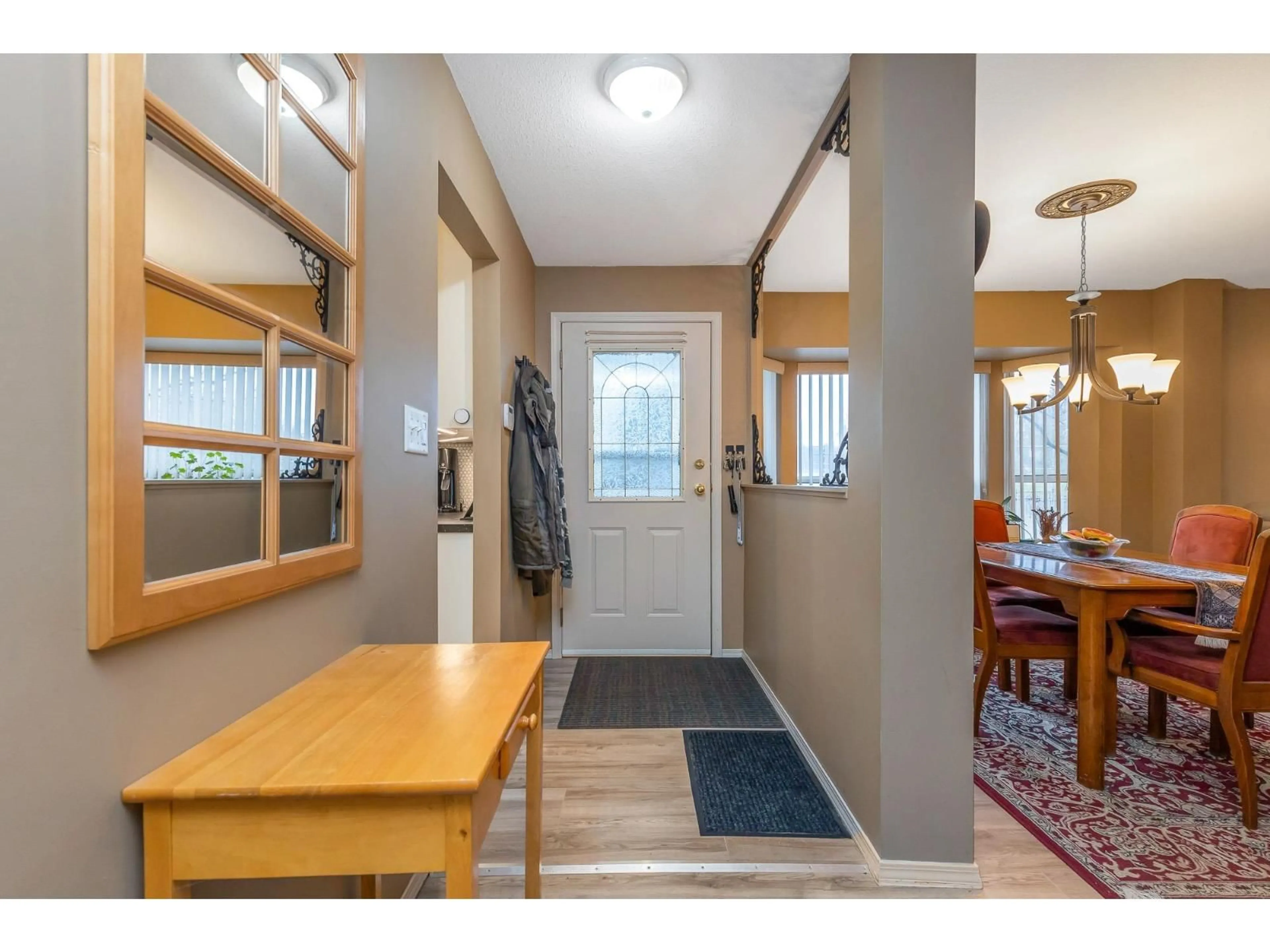 Indoor entryway for 47 - 3380 GLADWIN ROAD, Abbotsford British Columbia V2S6W8