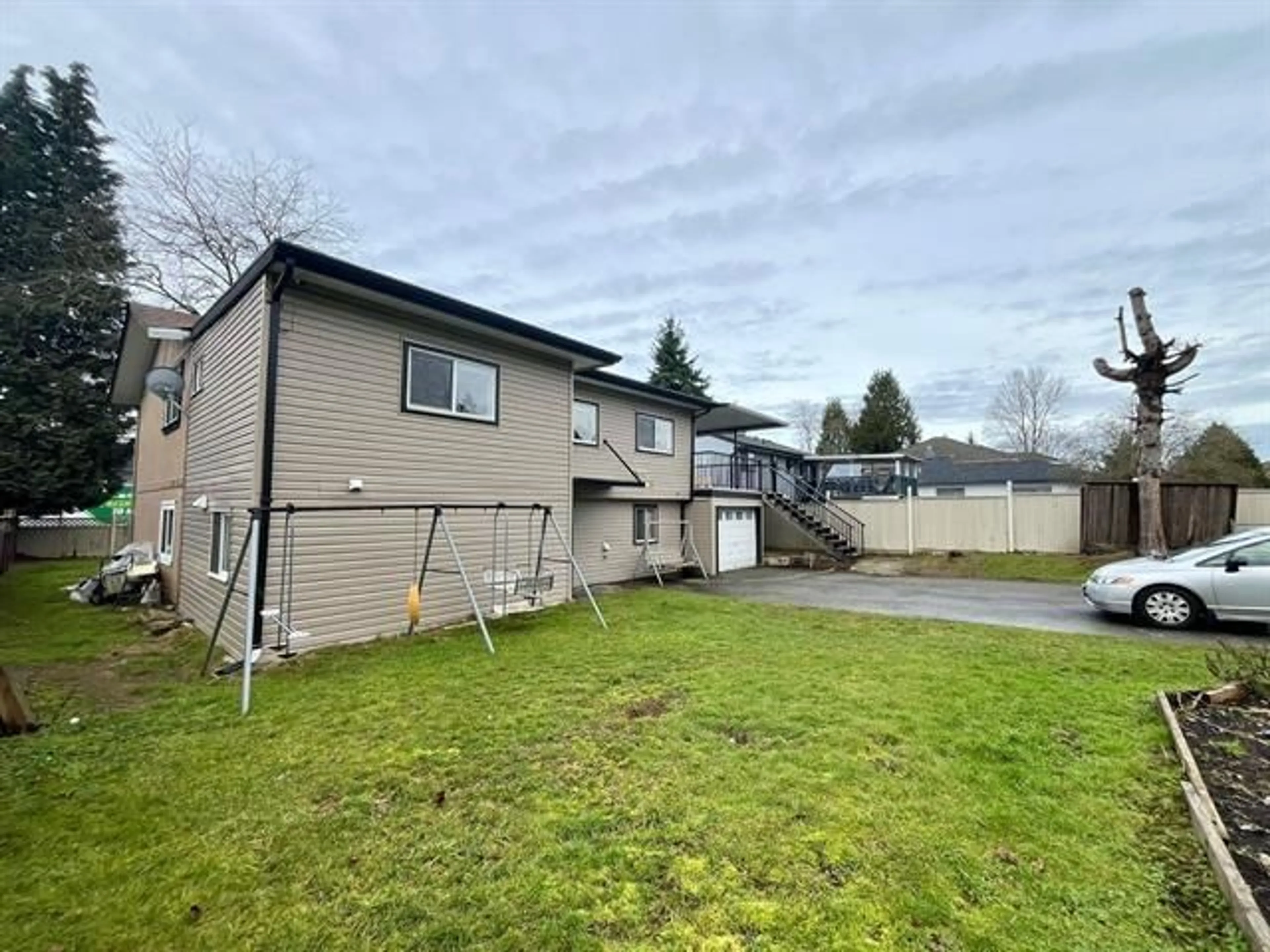 A pic from outside/outdoor area/front of a property/back of a property/a pic from drone, unknown for 9416 132 STREET, Surrey British Columbia V3V5R3