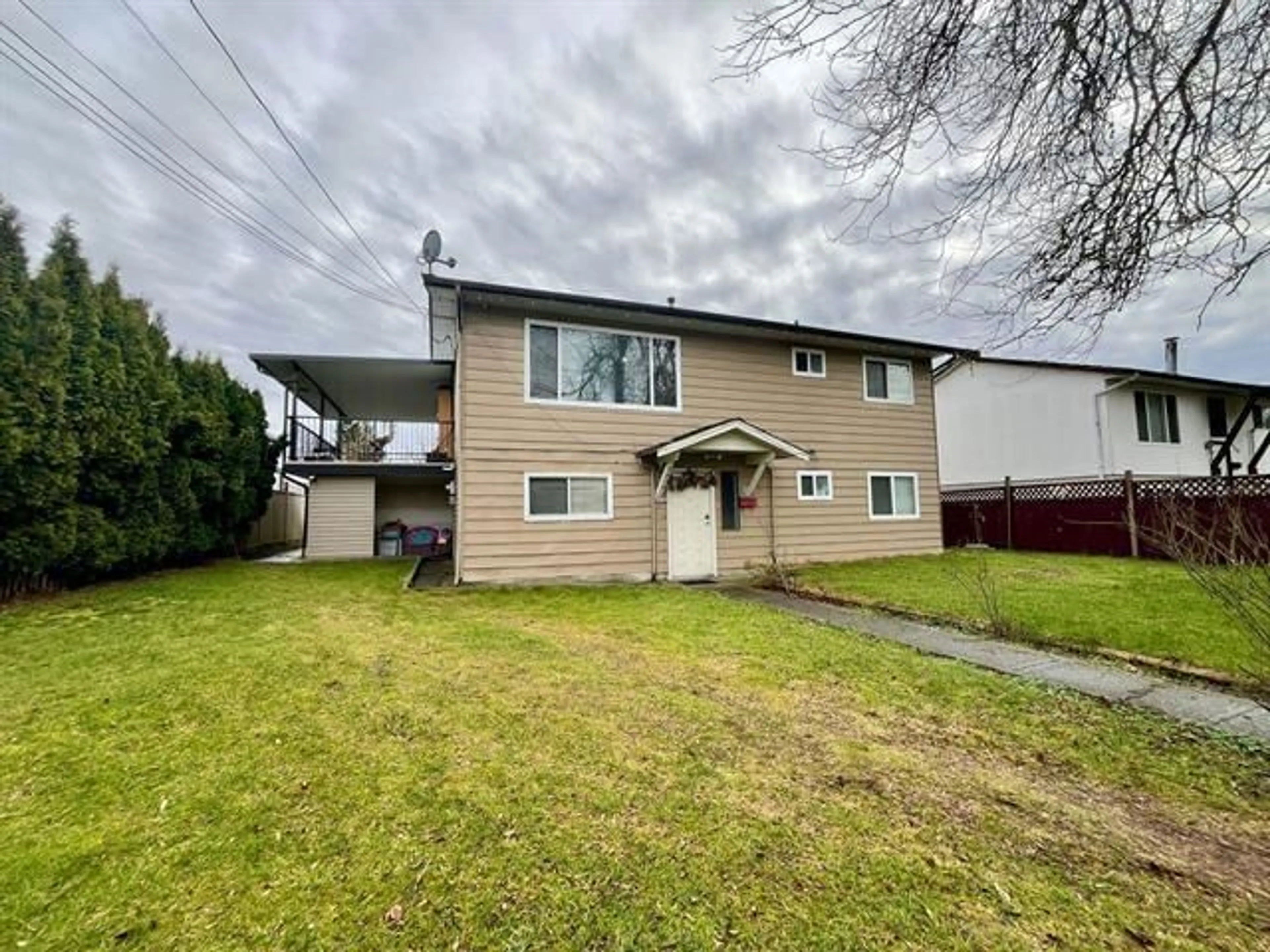 A pic from outside/outdoor area/front of a property/back of a property/a pic from drone, street for 9416 132 STREET, Surrey British Columbia V3V5R3