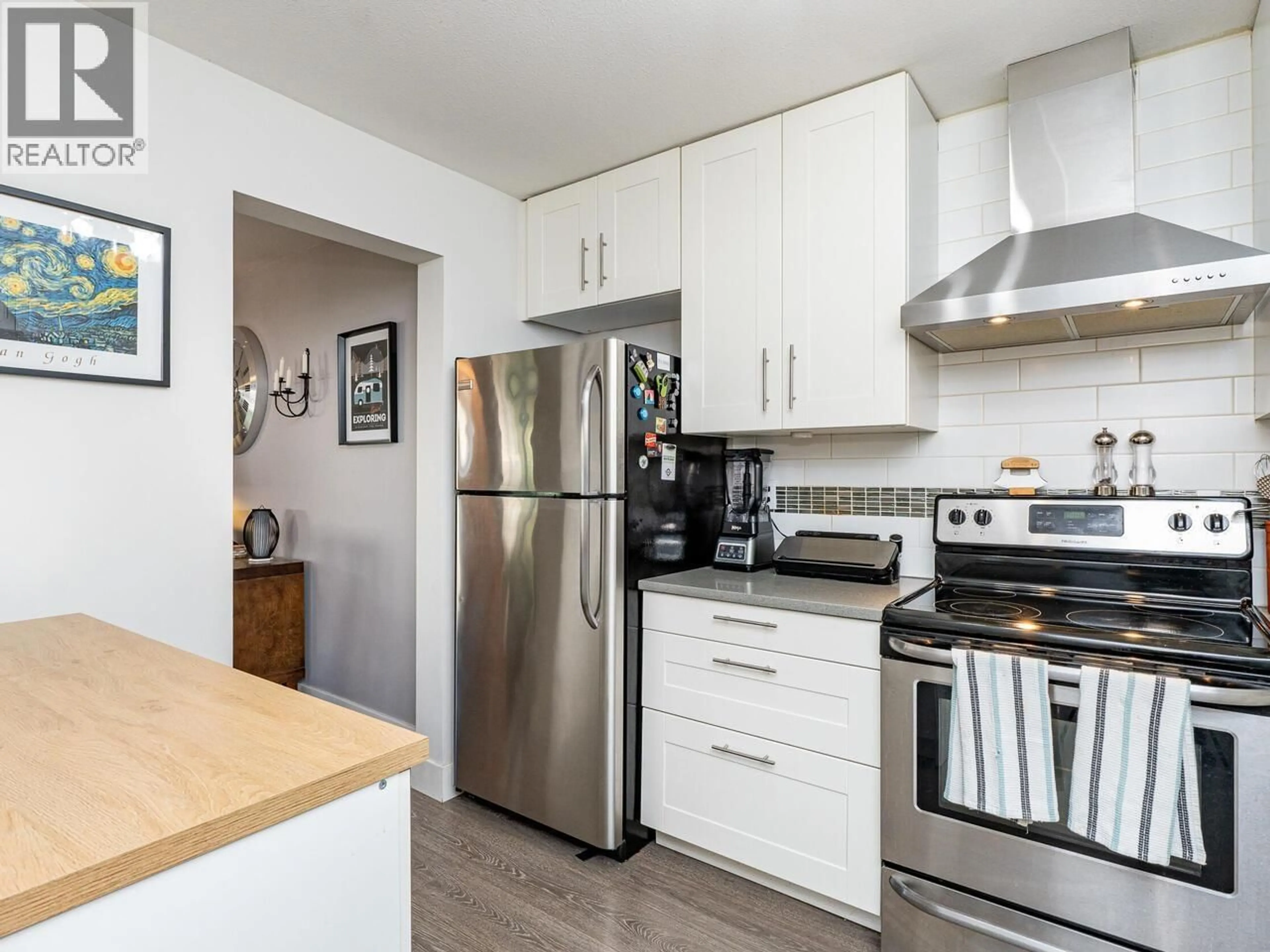 Standard kitchen, wood/laminate floor for 101 - 19130 FORD ROAD, Pitt Meadows British Columbia V3Y2P1