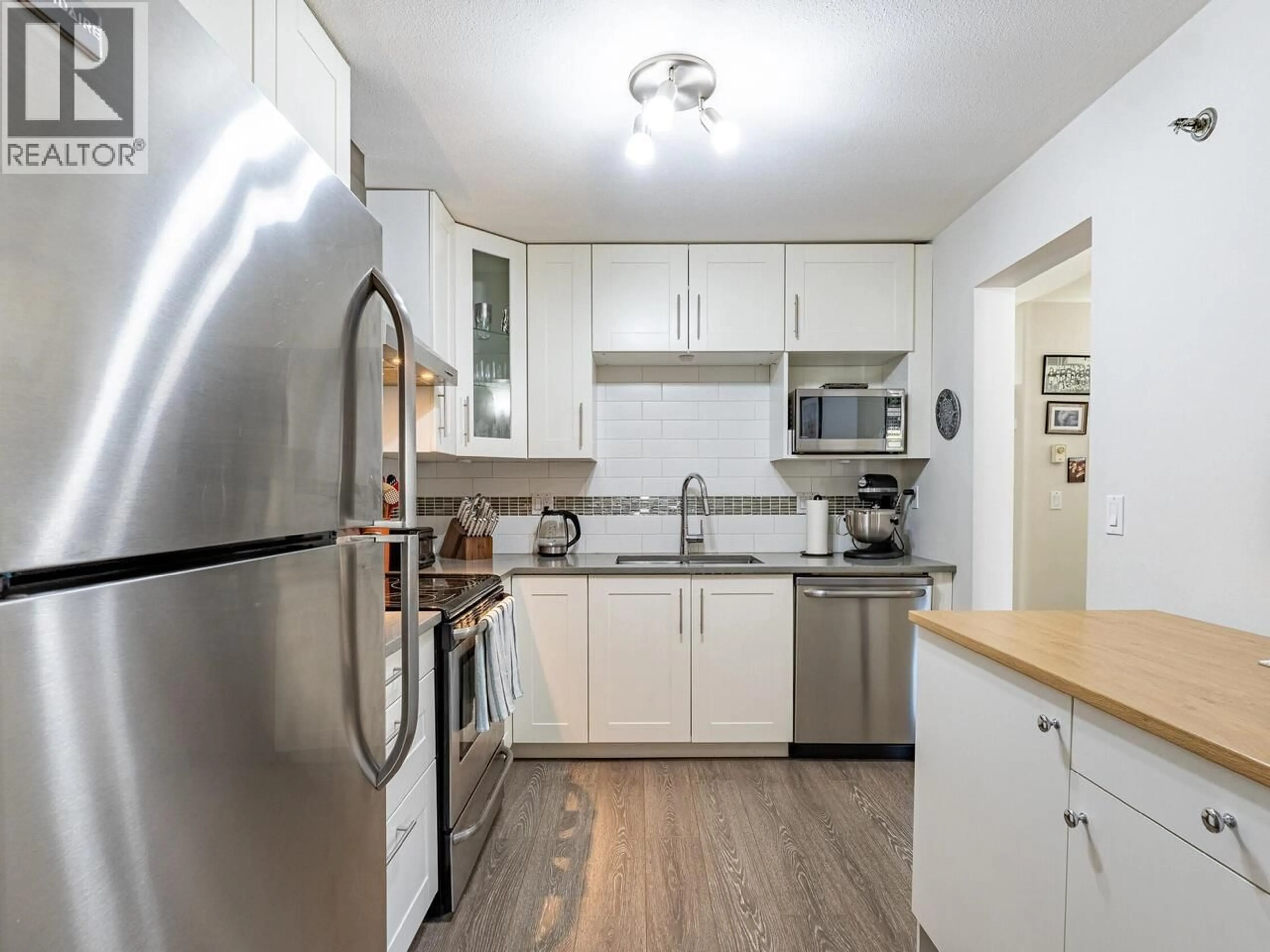 Standard kitchen, wood/laminate floor for 101 - 19130 FORD ROAD, Pitt Meadows British Columbia V3Y2P1