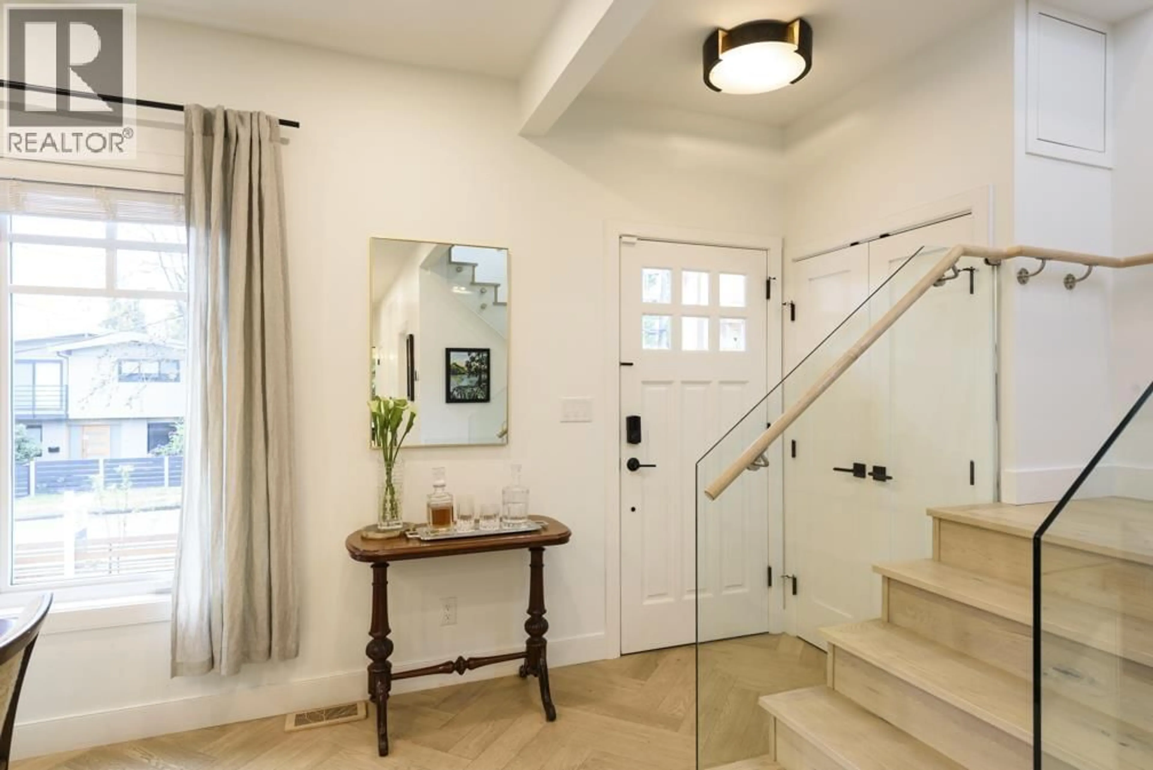 Indoor entryway for 161 26TH AVENUE, Vancouver British Columbia V5V2G8