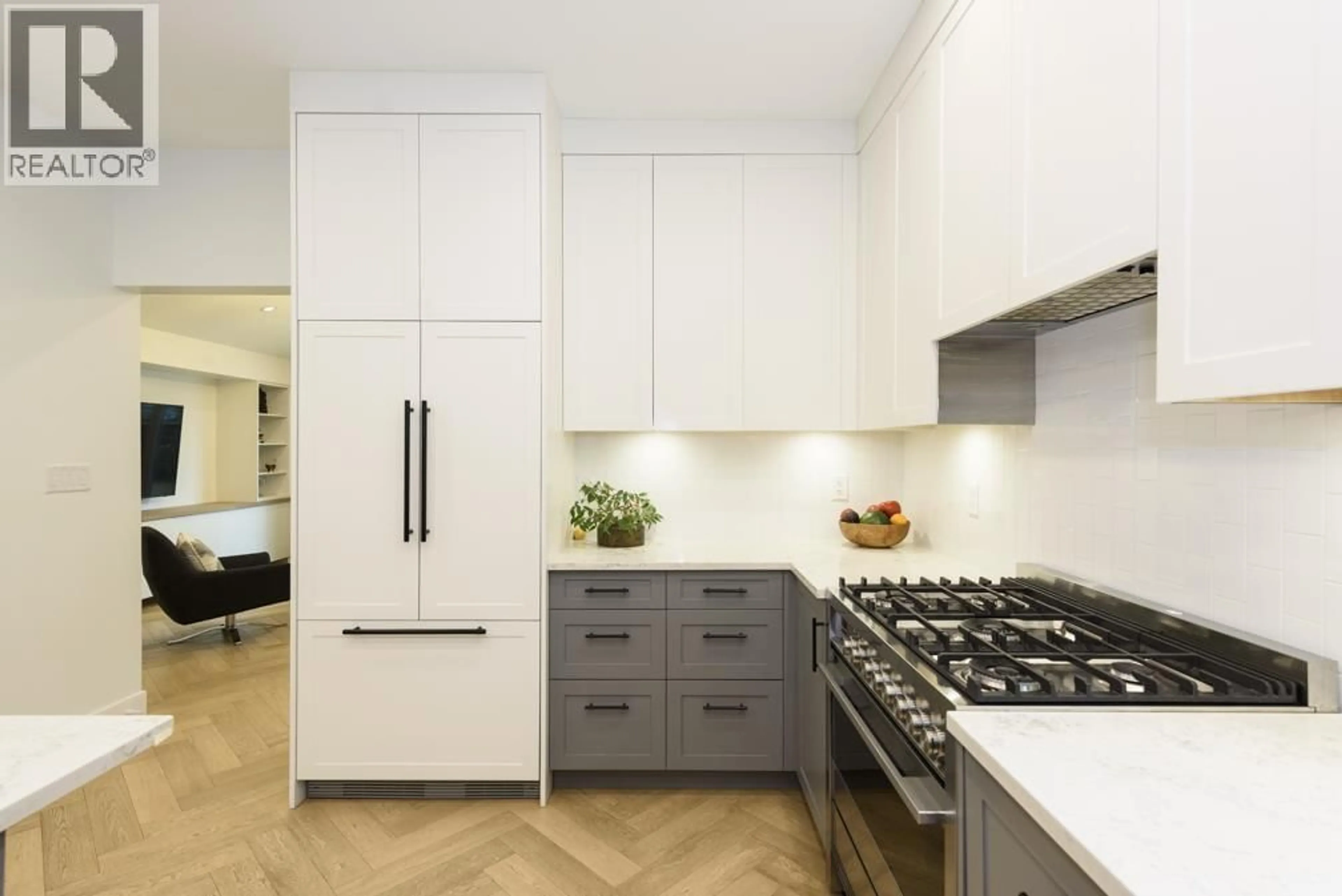 Contemporary kitchen, unknown for 161 26TH AVENUE, Vancouver British Columbia V5V2G8