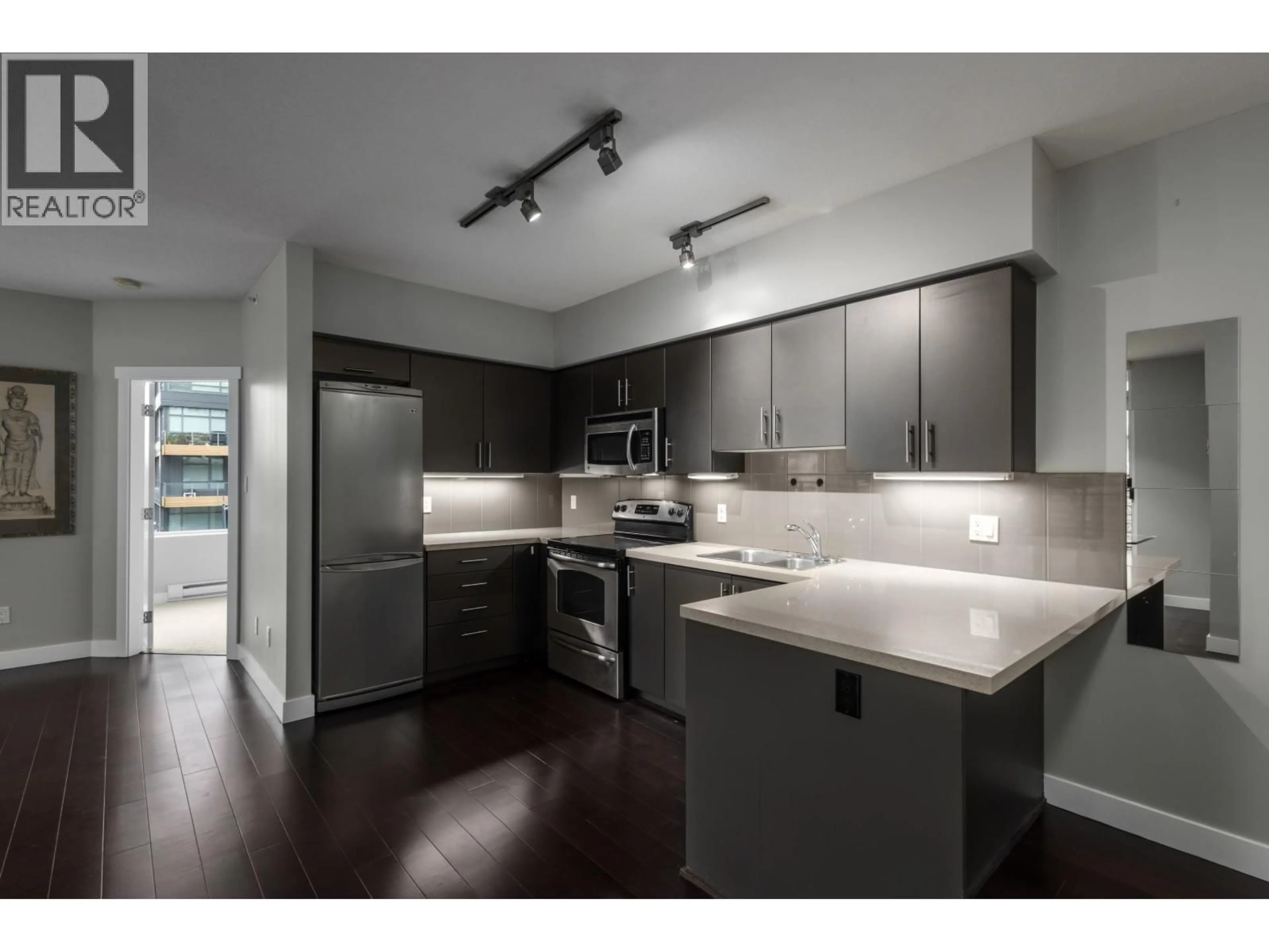 Open concept kitchen, wood/laminate floor for 425 - 9009 CORNERSTONE MEWS, Burnaby British Columbia V5A0B9