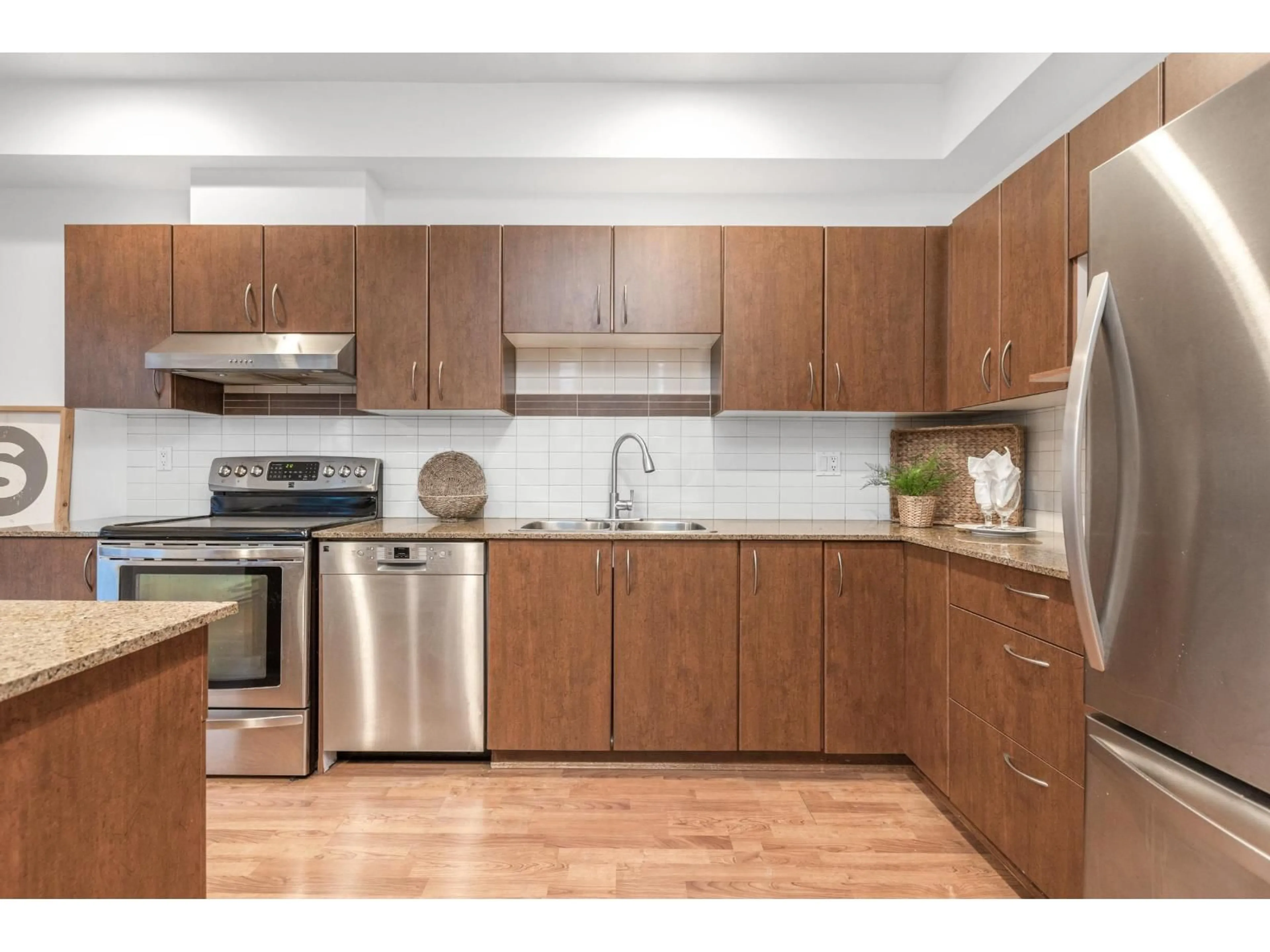 Standard kitchen, wood/laminate floor for 26 - 16789 60 AVENUE, Surrey British Columbia V3S1S8