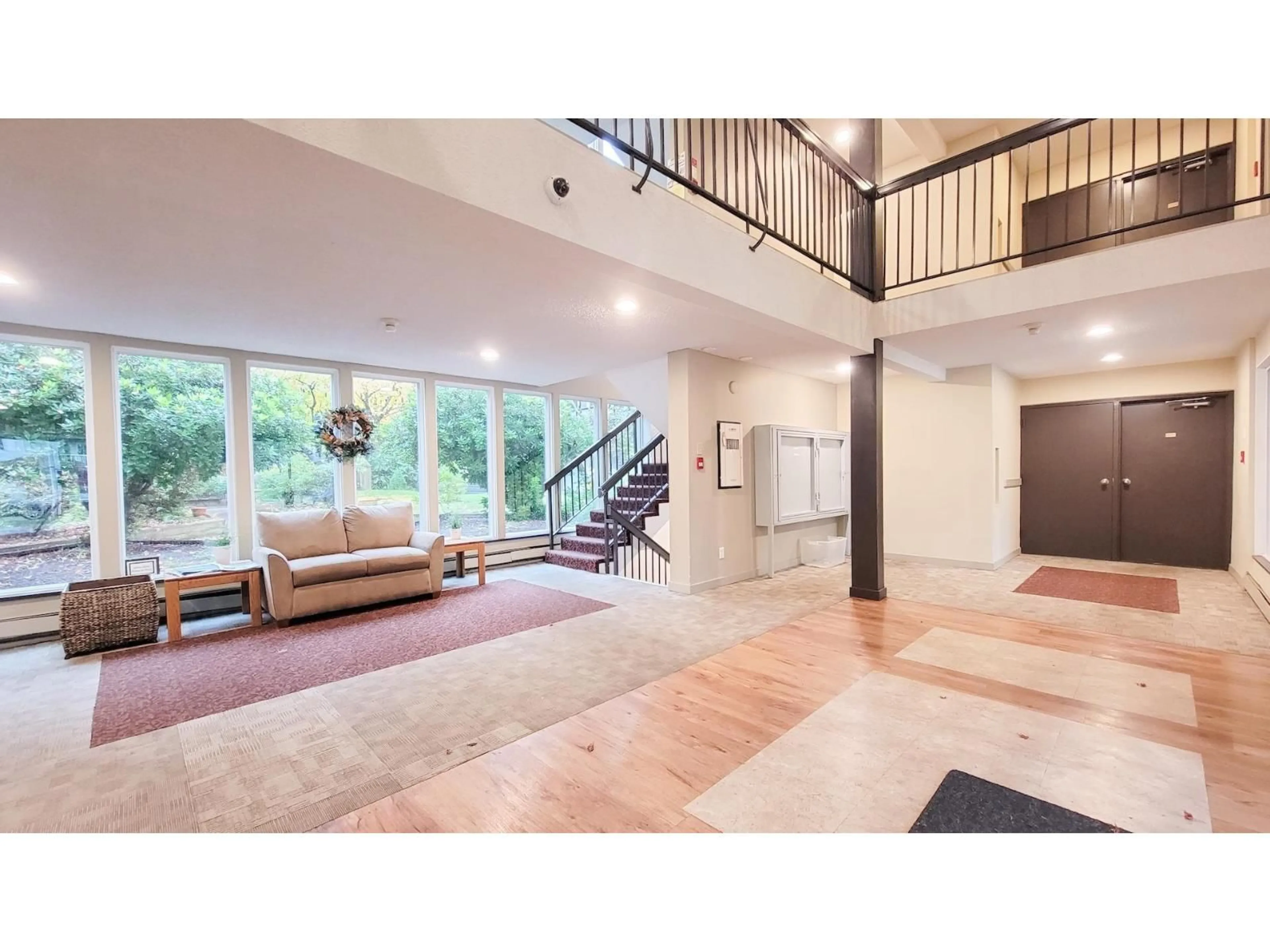 Indoor foyer for 214 - 33400 BOURQUIN PLACE, Abbotsford British Columbia V2S5G3