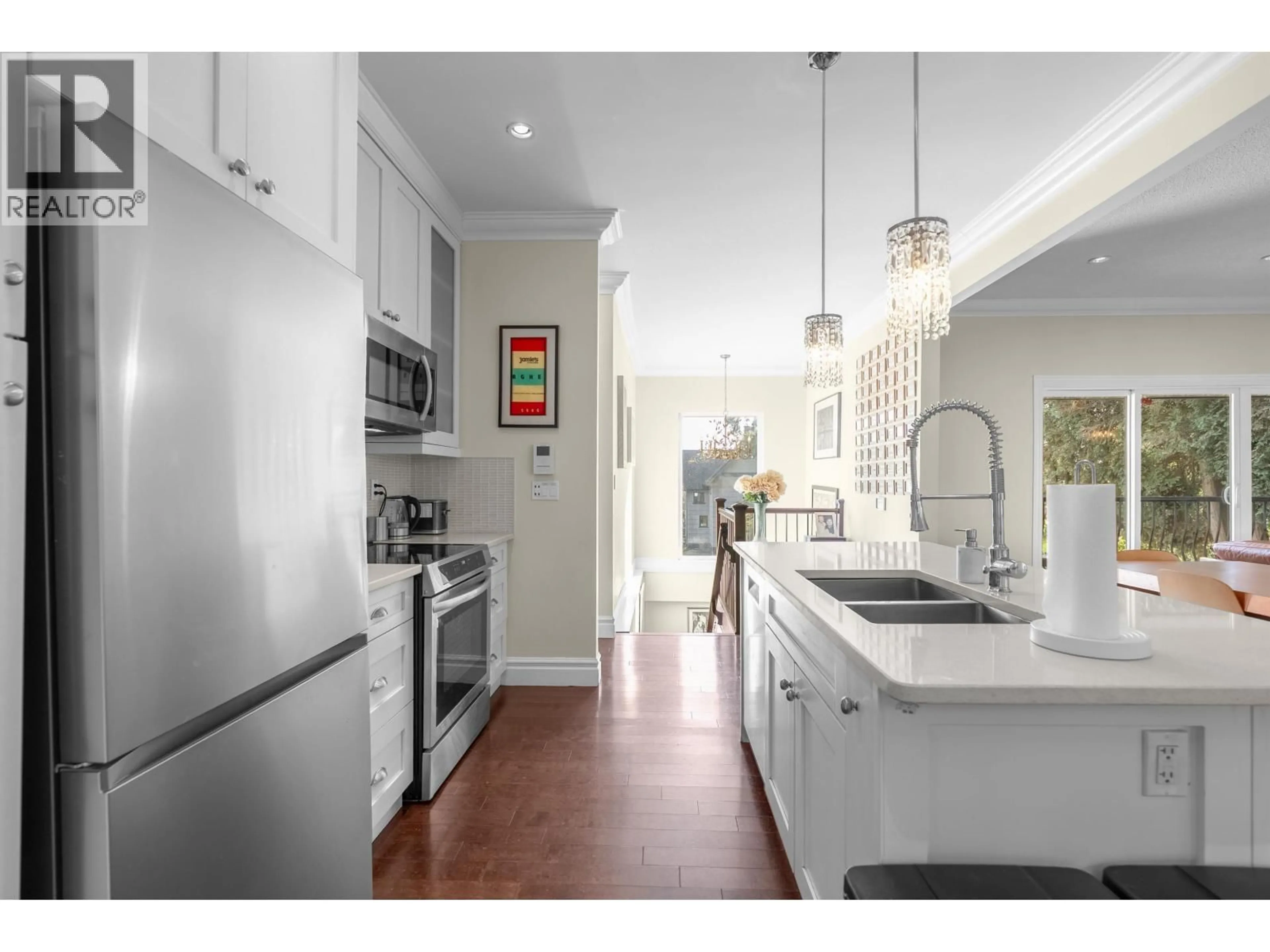 Open concept kitchen, ceramic/tile floor for 324 24TH STREET, North Vancouver British Columbia V7L3E8