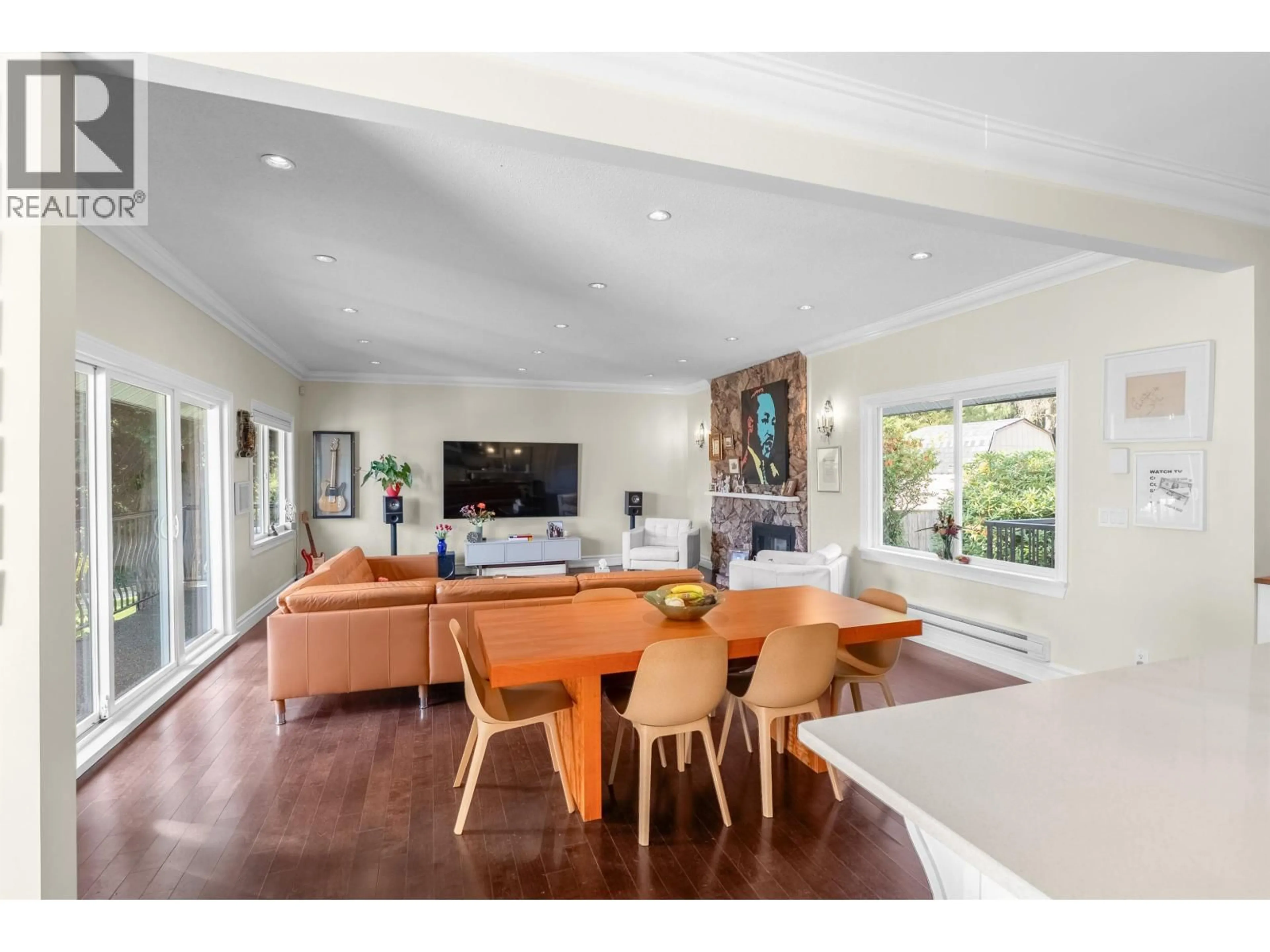 Unknown for 324 24TH STREET, North Vancouver British Columbia V7L3E8