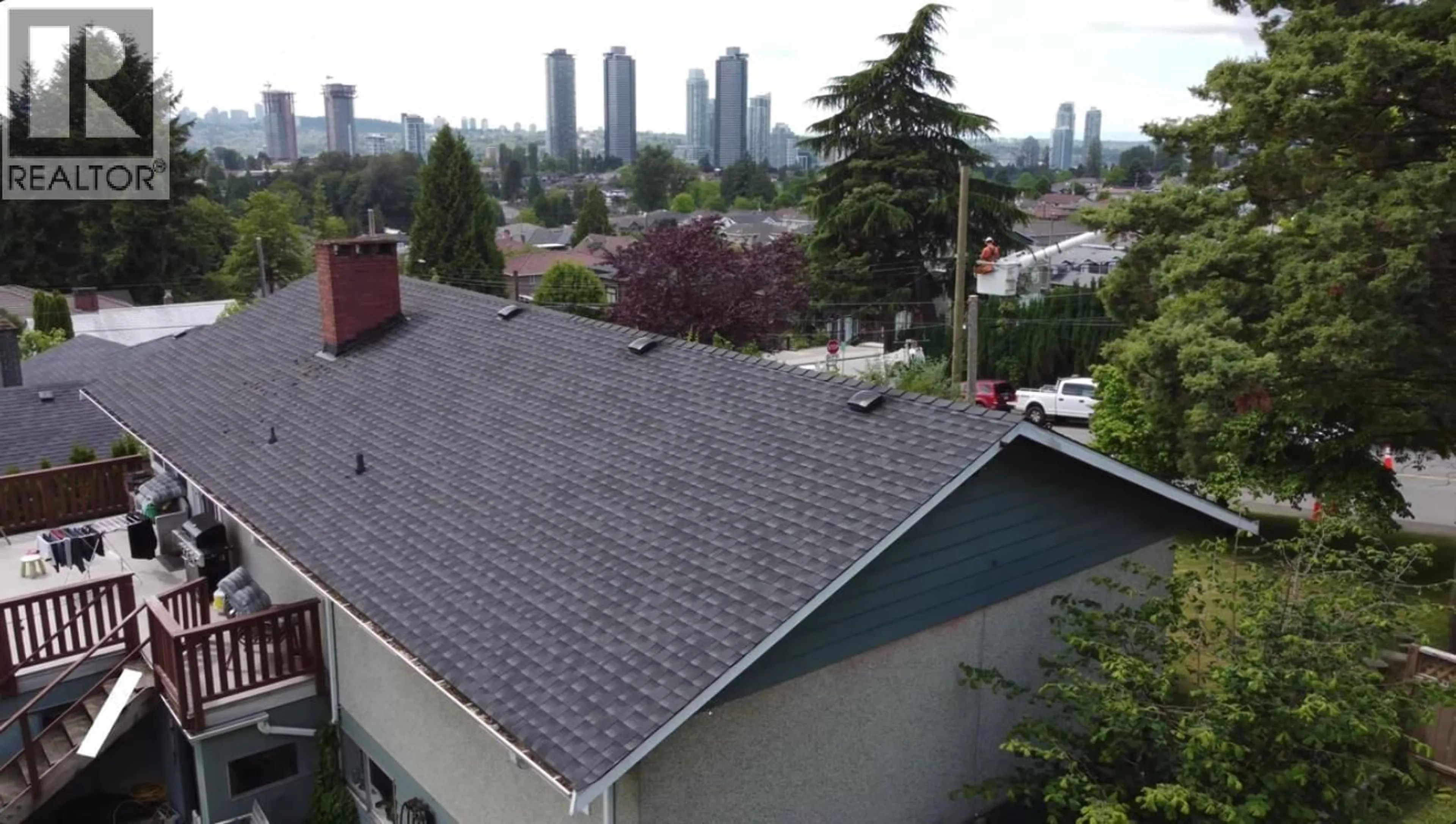 A pic from outside/outdoor area/front of a property/back of a property/a pic from drone, city buildings view from balcony for 560 SPRINGER AVENUE, Burnaby British Columbia V5B3K7