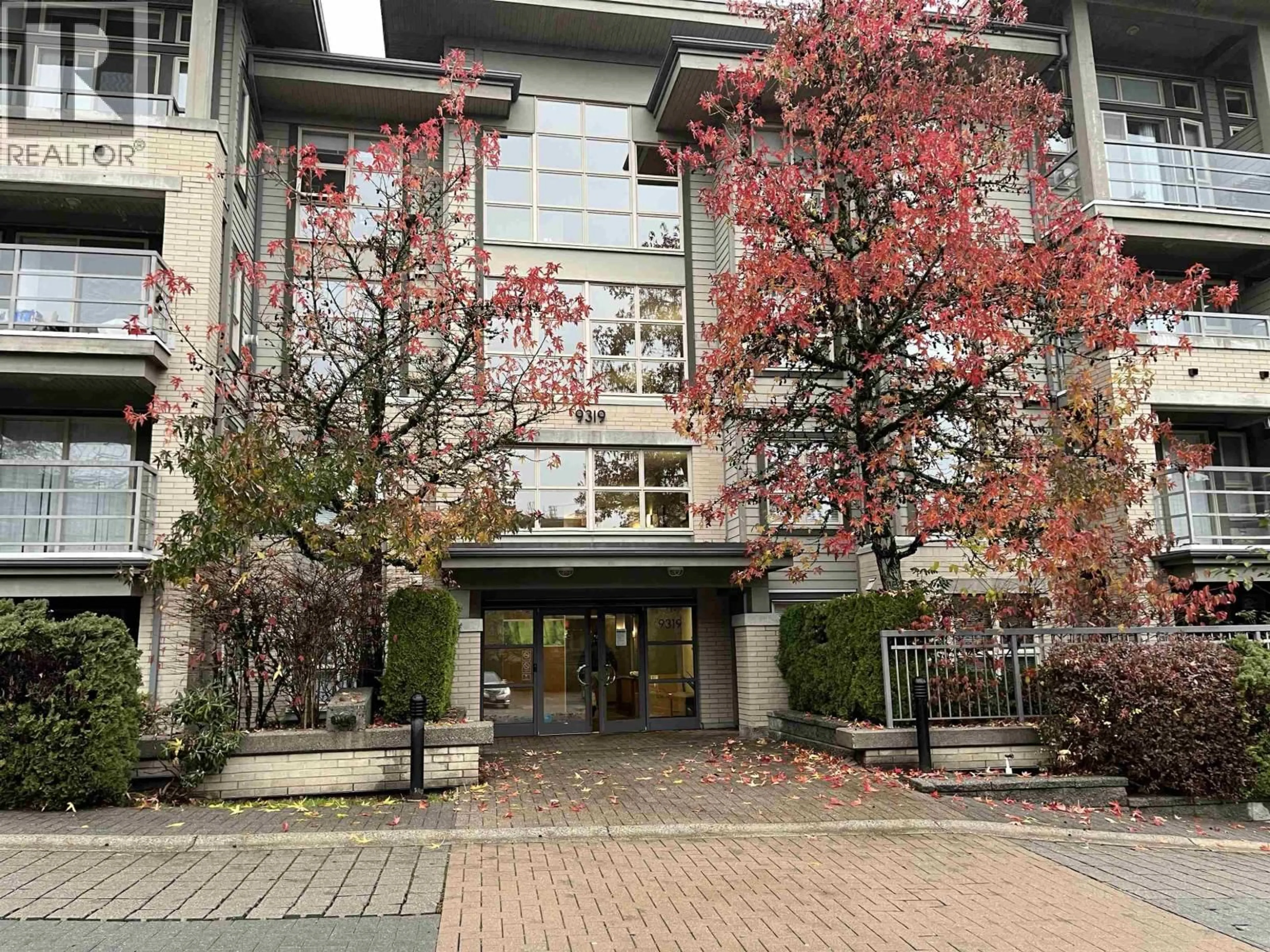 Indoor foyer for 409 - 9319 UNIVERSITY CRESCENT, Burnaby British Columbia V5A4Y5