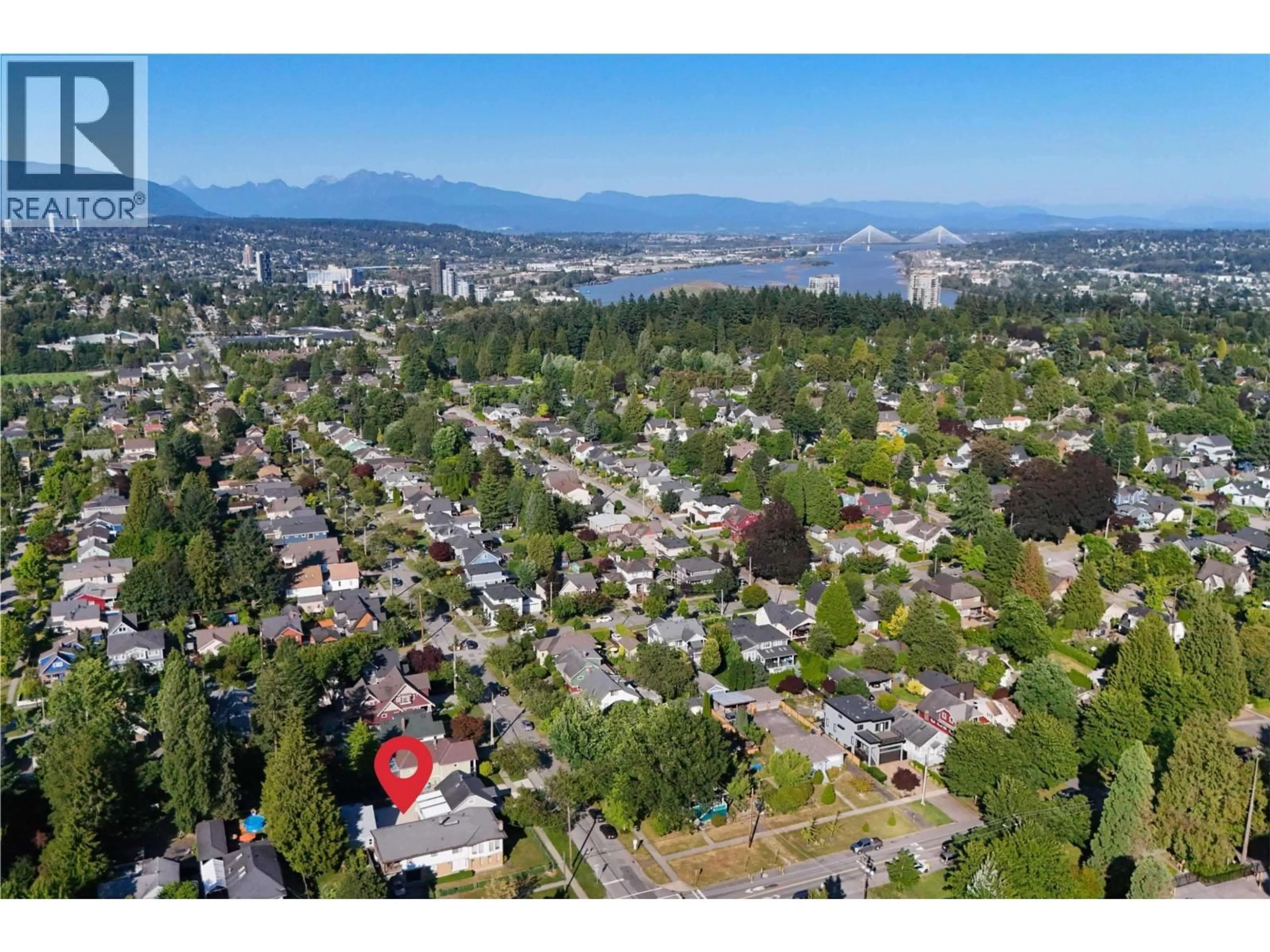 A pic from outside/outdoor area/front of a property/back of a property/a pic from drone, mountain view for 413 SEVENTH AVENUE, New Westminster British Columbia V3L1W6