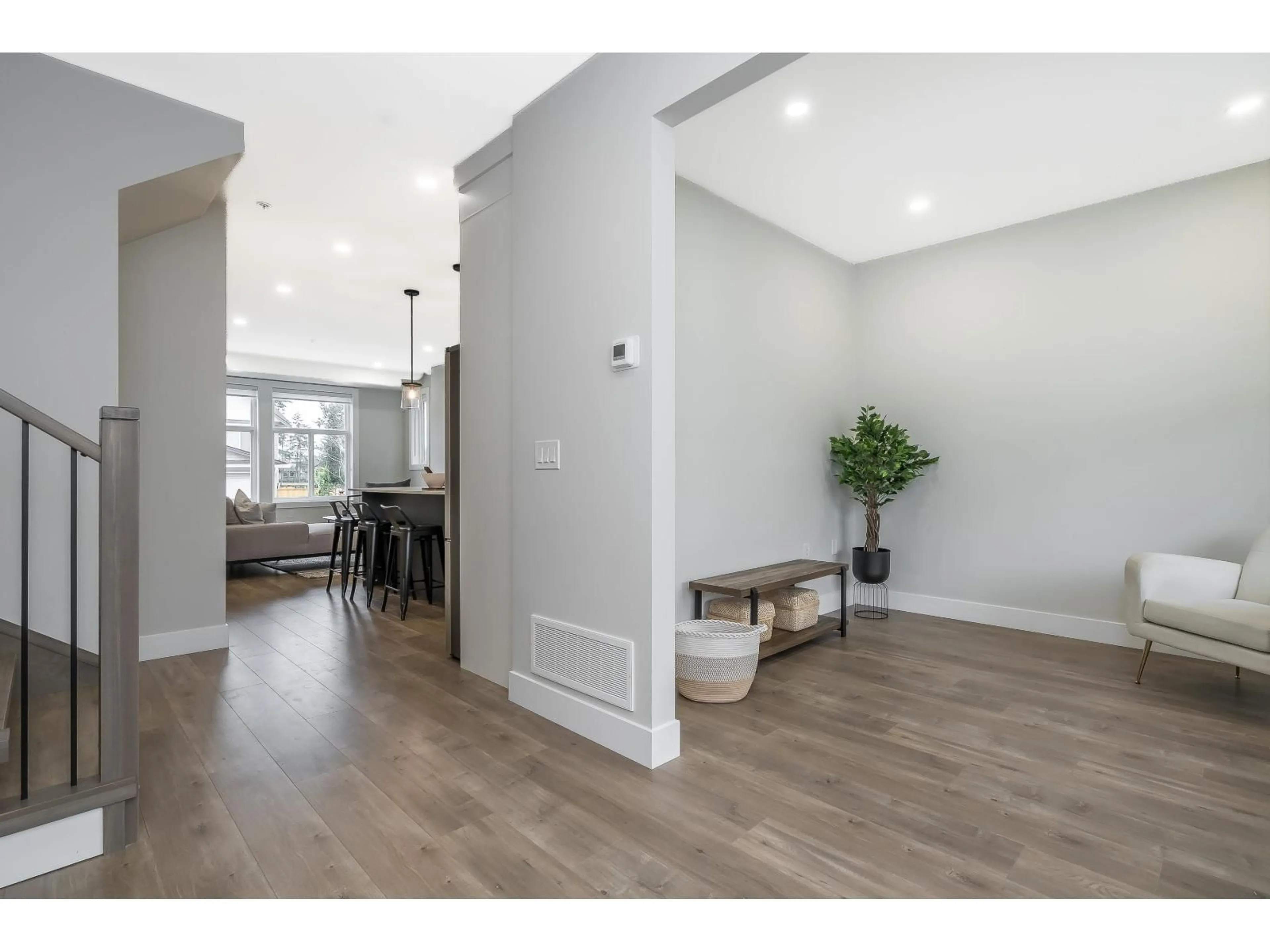 Indoor entryway for 20517 76 AVENUE, Langley British Columbia V2Y3T1