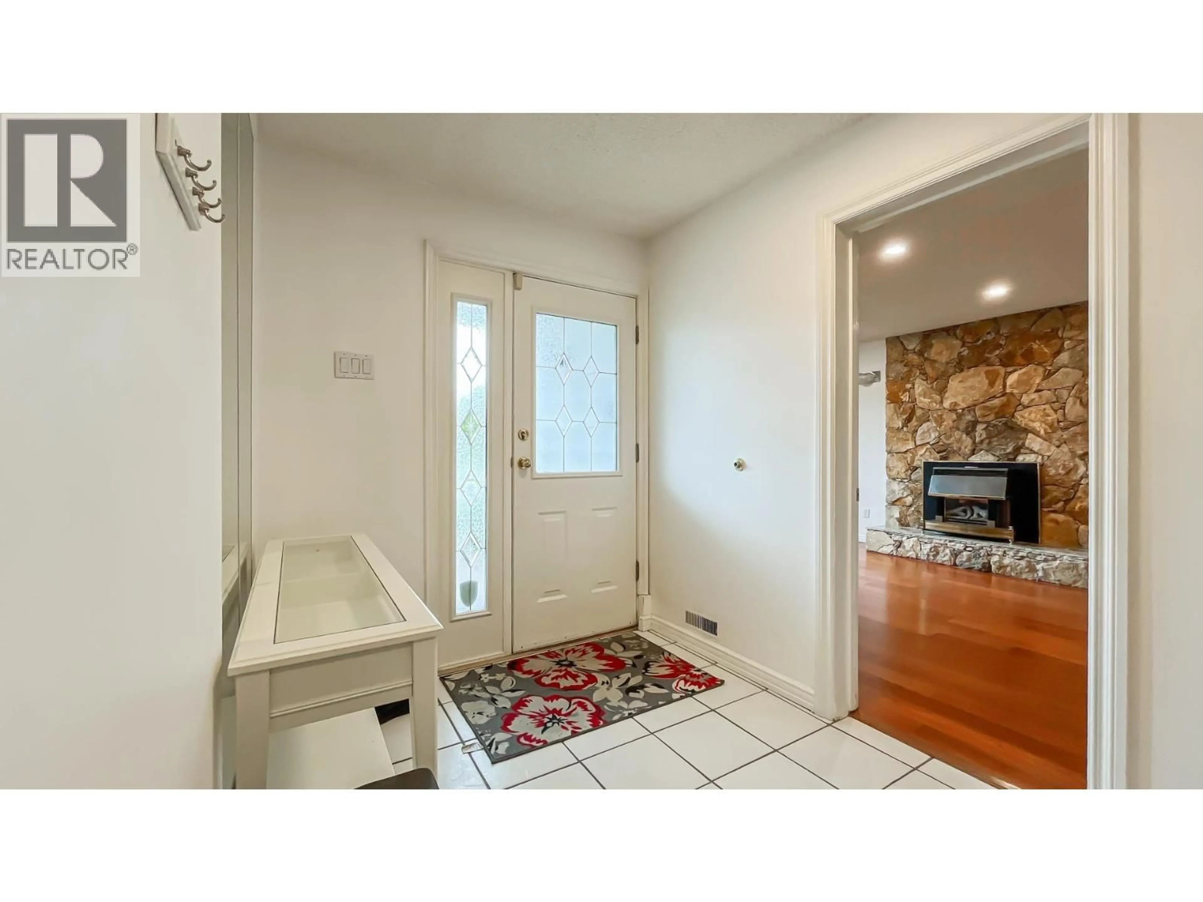 Indoor entryway for 10531 HOLLYBANK DRIVE, Richmond British Columbia V7E4S4