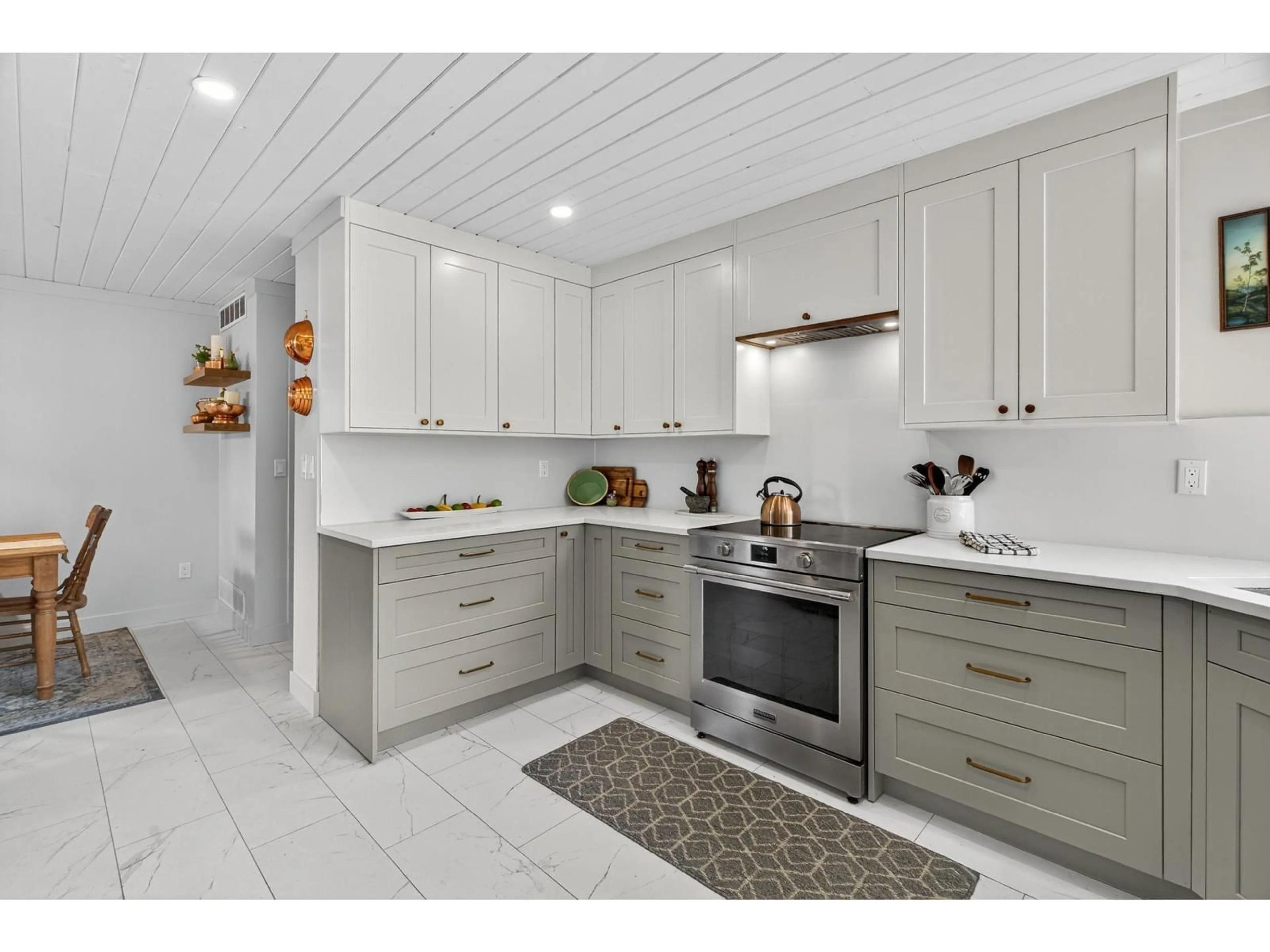 Open concept kitchen, ceramic/tile floor for 116 - 15121 19 AVENUE, Surrey British Columbia V4A8J4