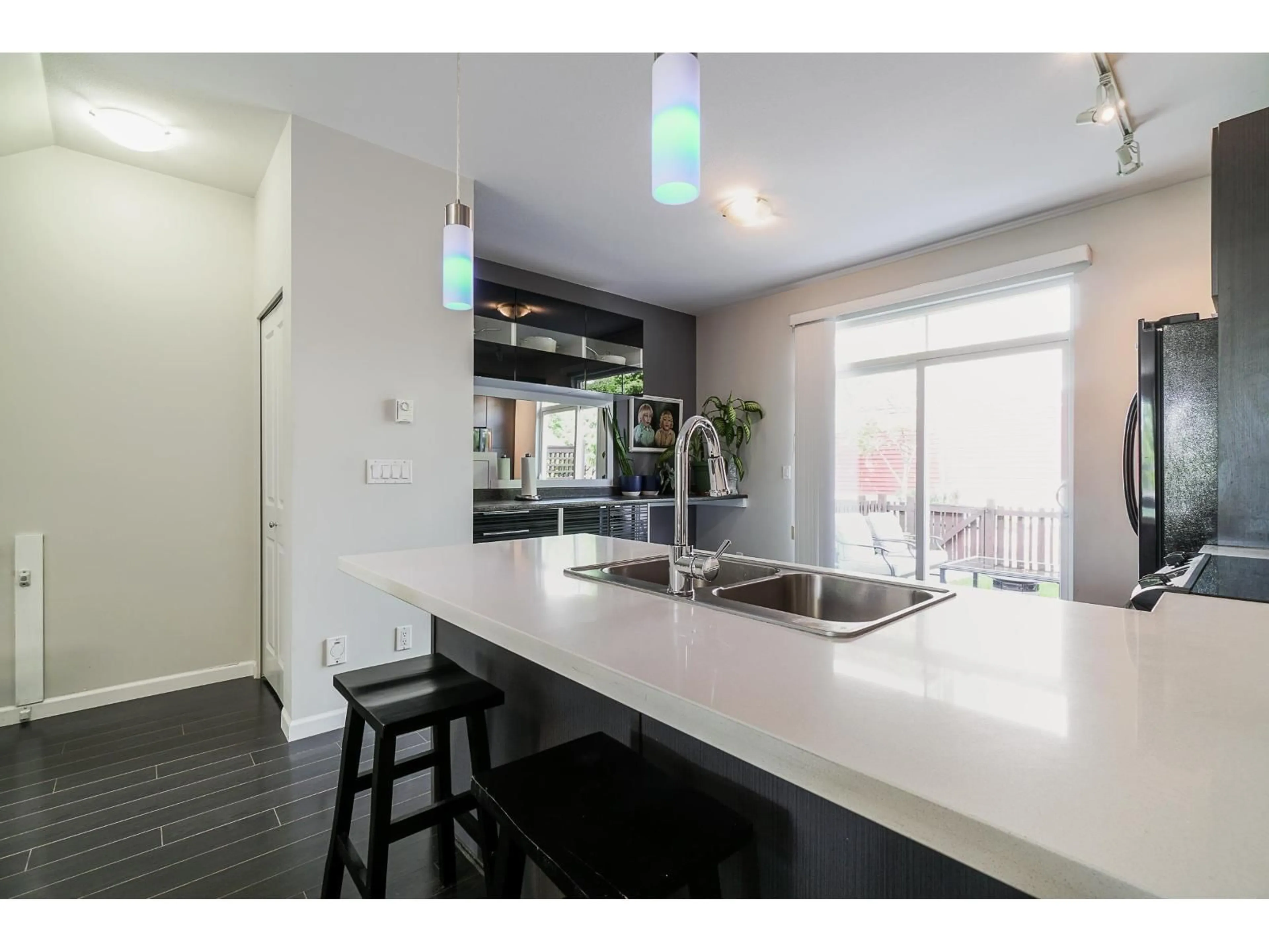 Open concept kitchen, unknown for 134 - 19505 68A AVENUE, Surrey British Columbia V4N6K3