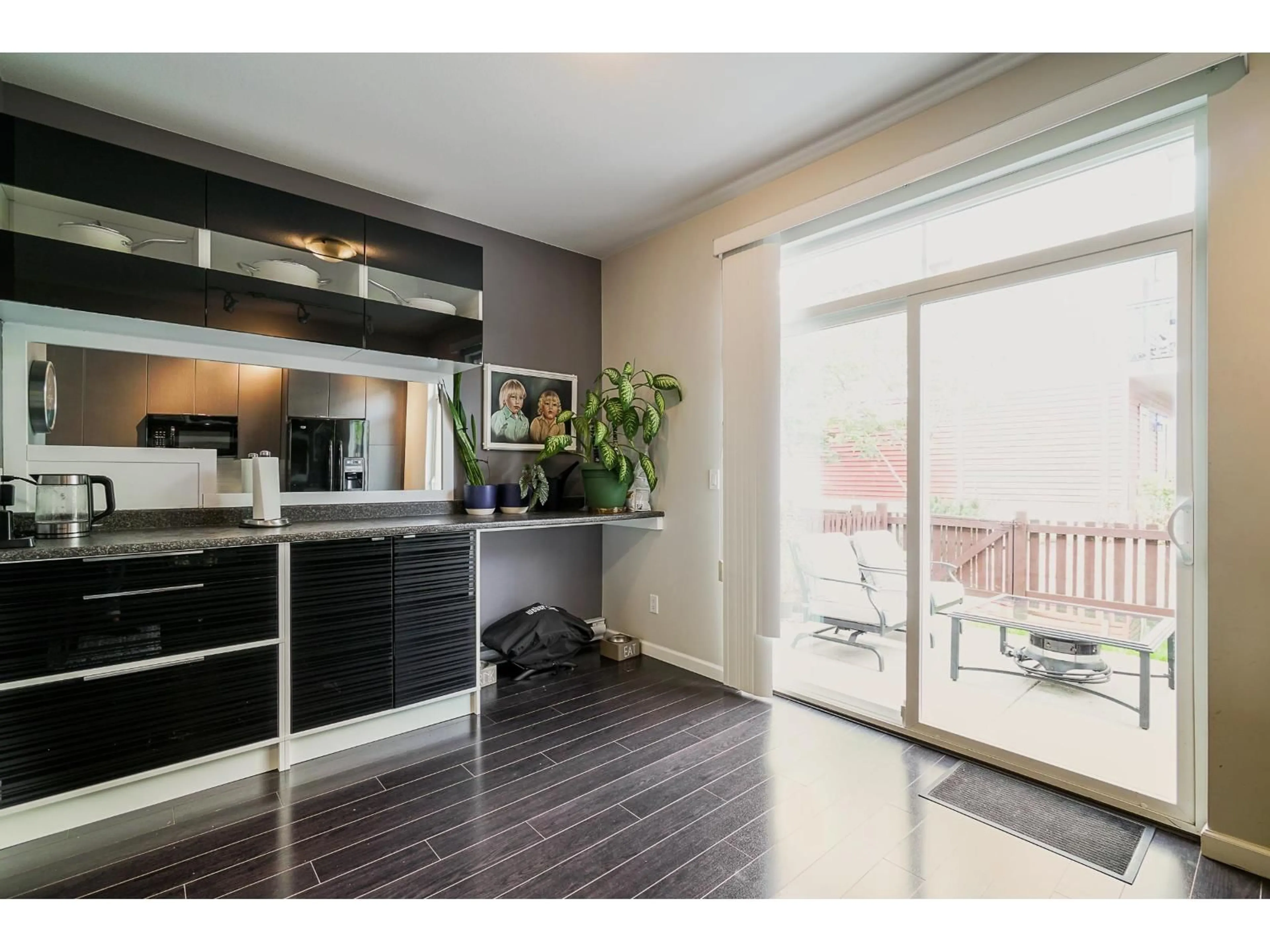 Open concept kitchen, wood/laminate floor for 134 - 19505 68A AVENUE, Surrey British Columbia V4N6K3