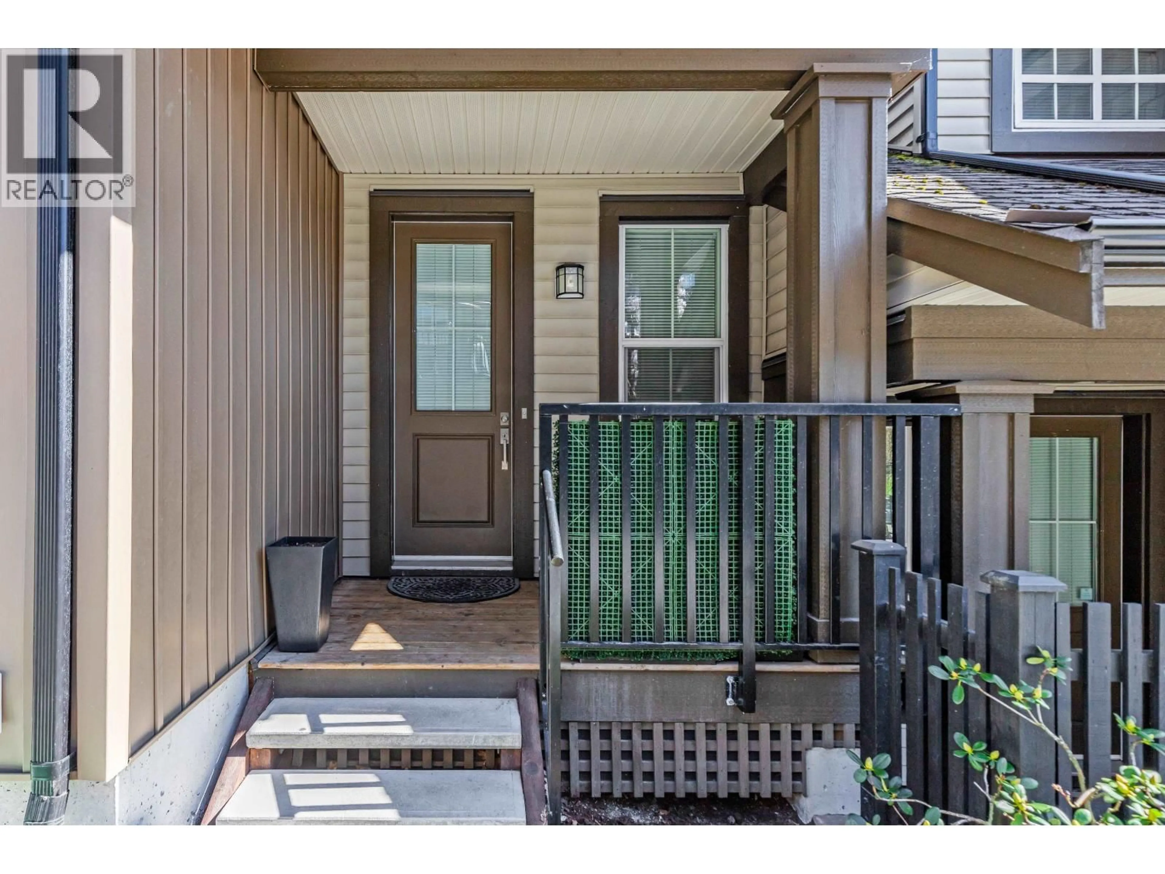 Indoor entryway for 27 - 11176 GILKER HILL ROAD, Maple Ridge British Columbia V2W0G5