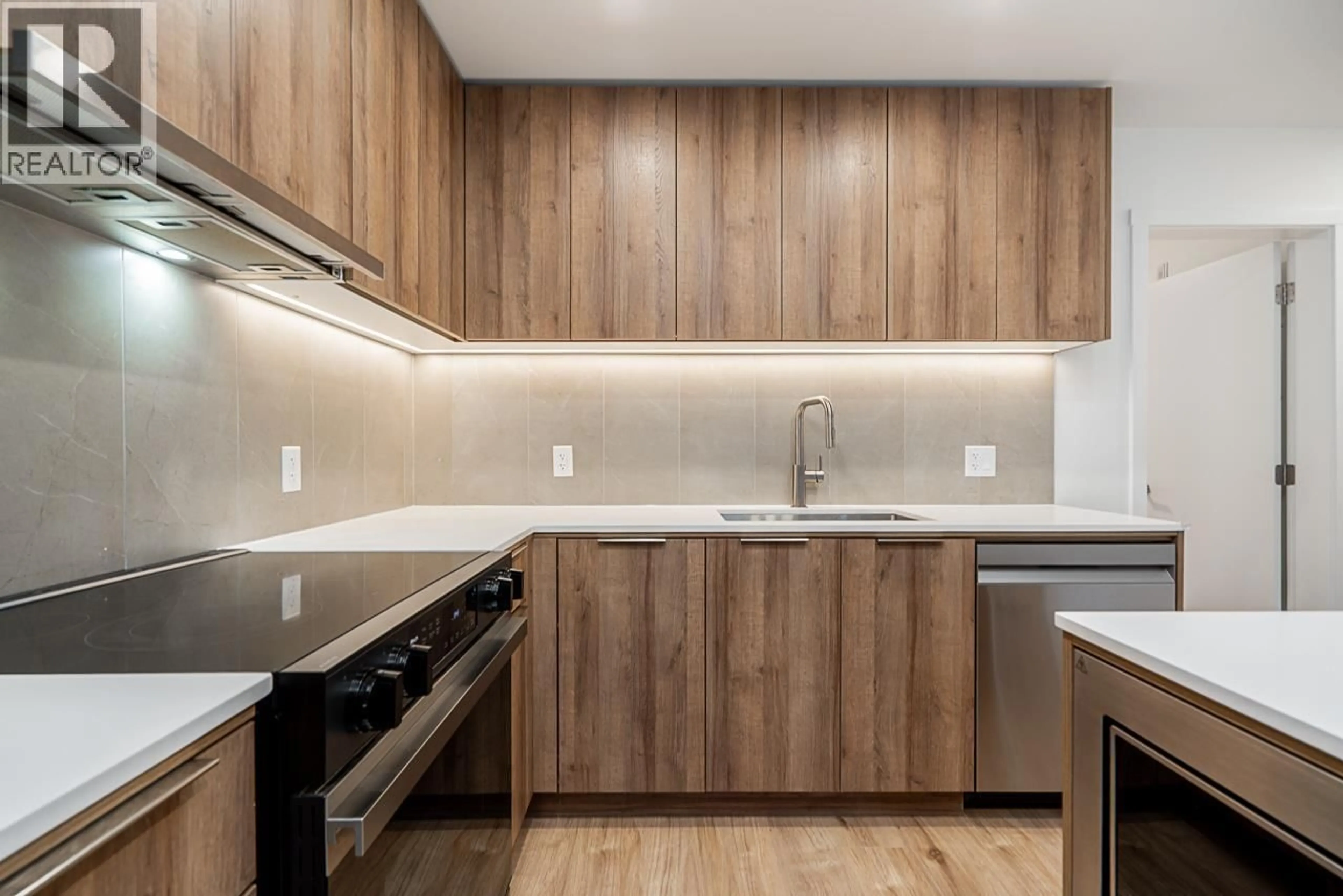 Standard kitchen, wood/laminate floor for 422 - 3596 MALSUM DRIVE, North Vancouver British Columbia V7G0B2