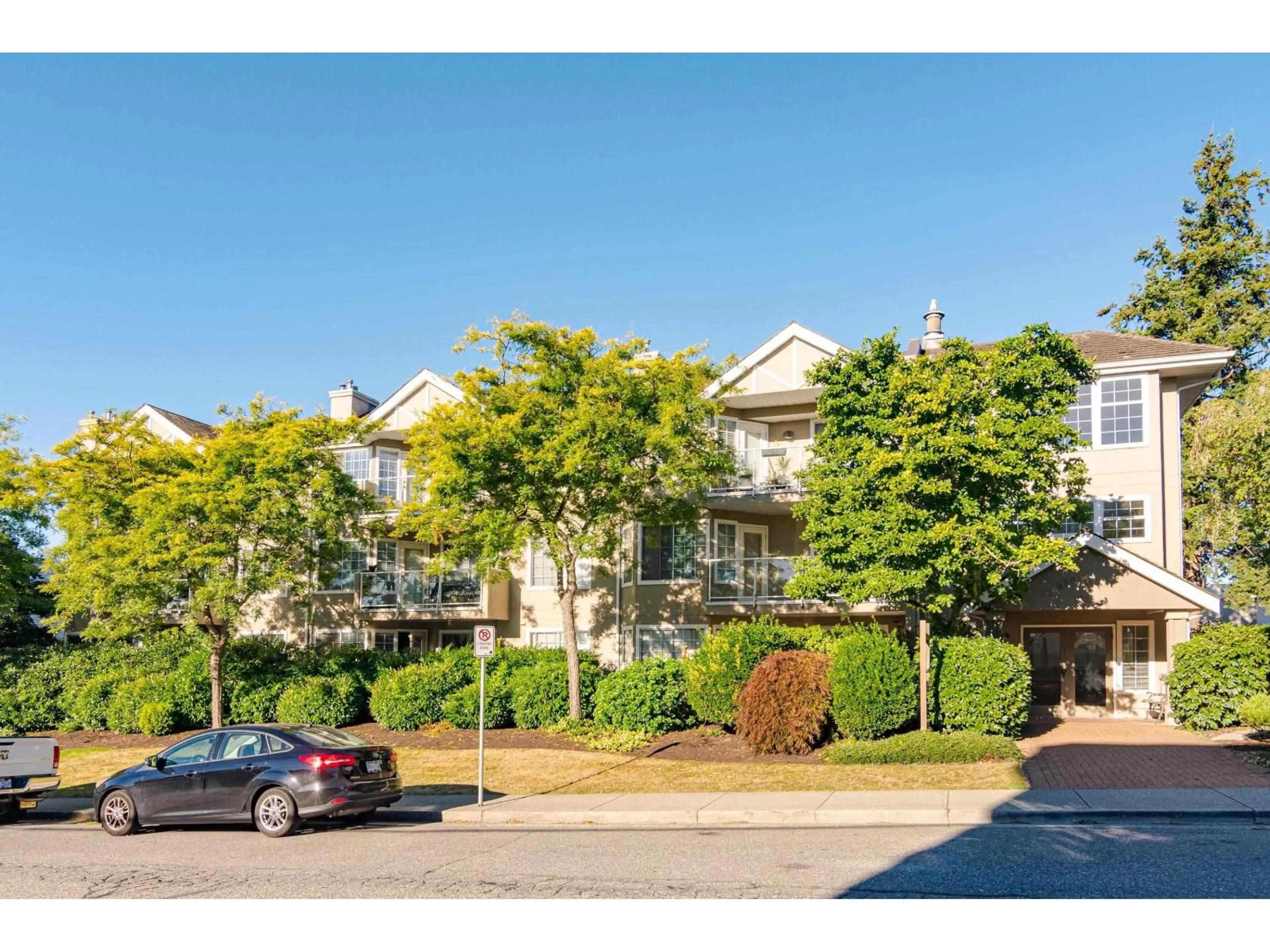 A pic from outside/outdoor area/front of a property/back of a property/a pic from drone, street for 204 - 1369 GEORGE STREET, White Rock British Columbia V4B4A1