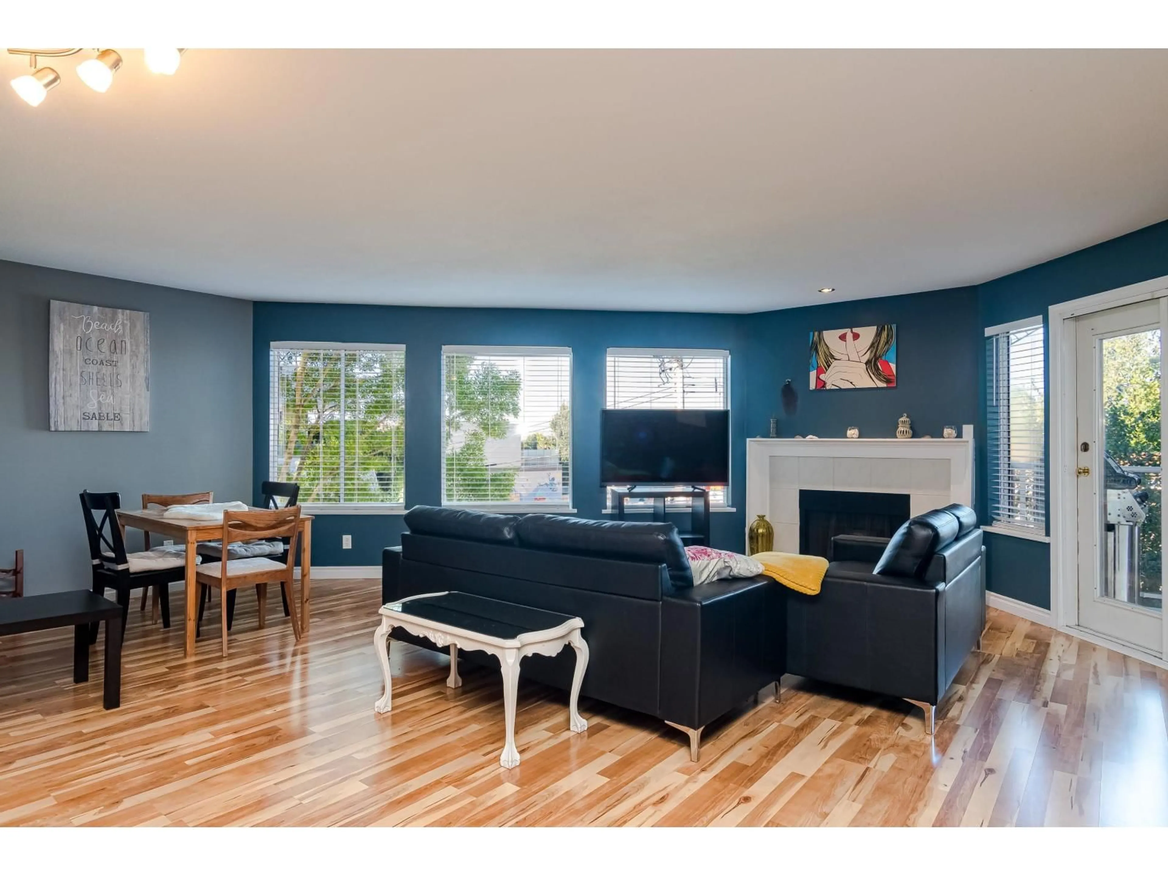 Living room with furniture, wood/laminate floor for 204 - 1369 GEORGE STREET, White Rock British Columbia V4B4A1