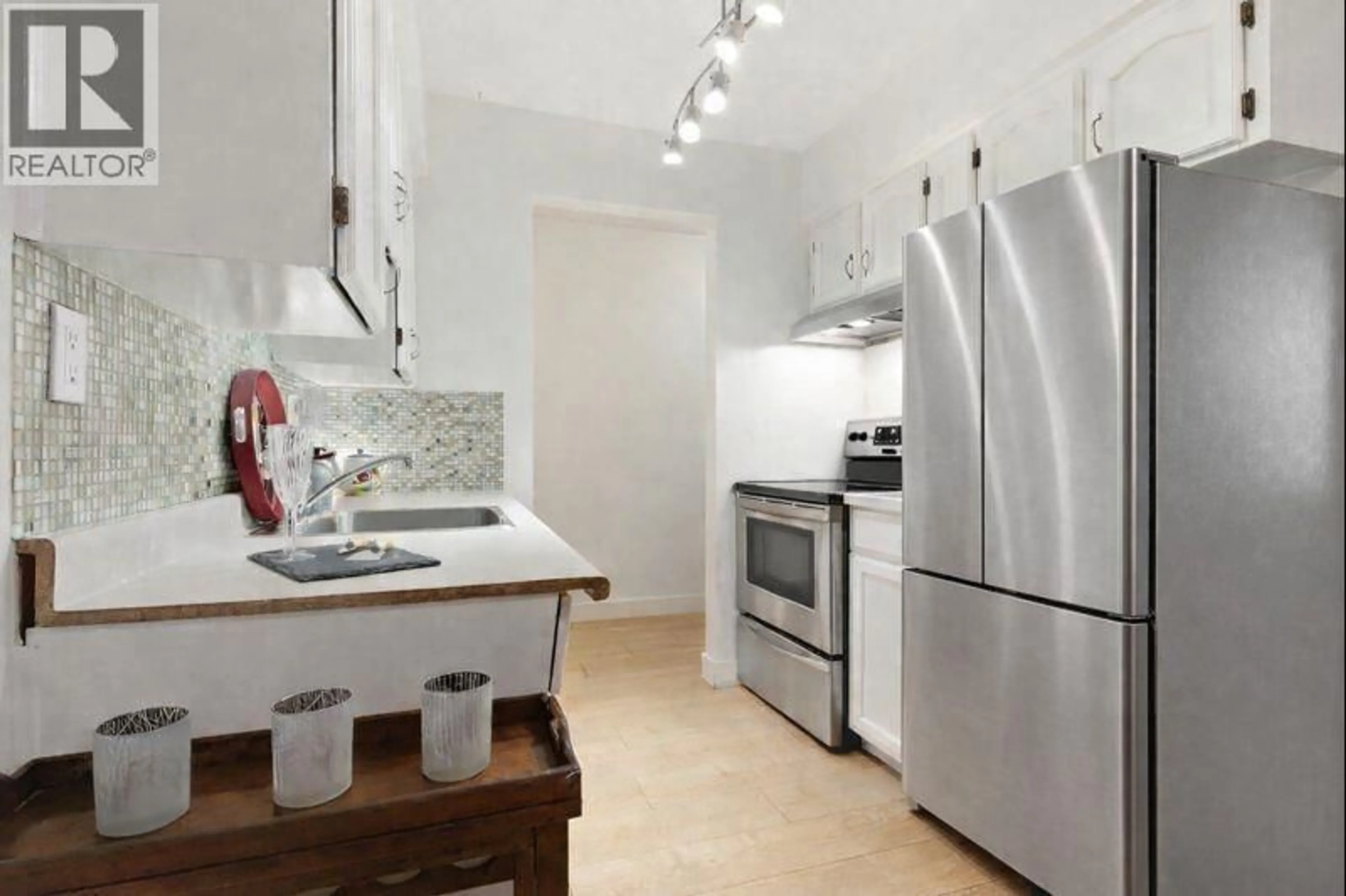 Standard kitchen, unknown for 101 - 2910 ONTARIO STREET, Vancouver British Columbia V5T2Y6