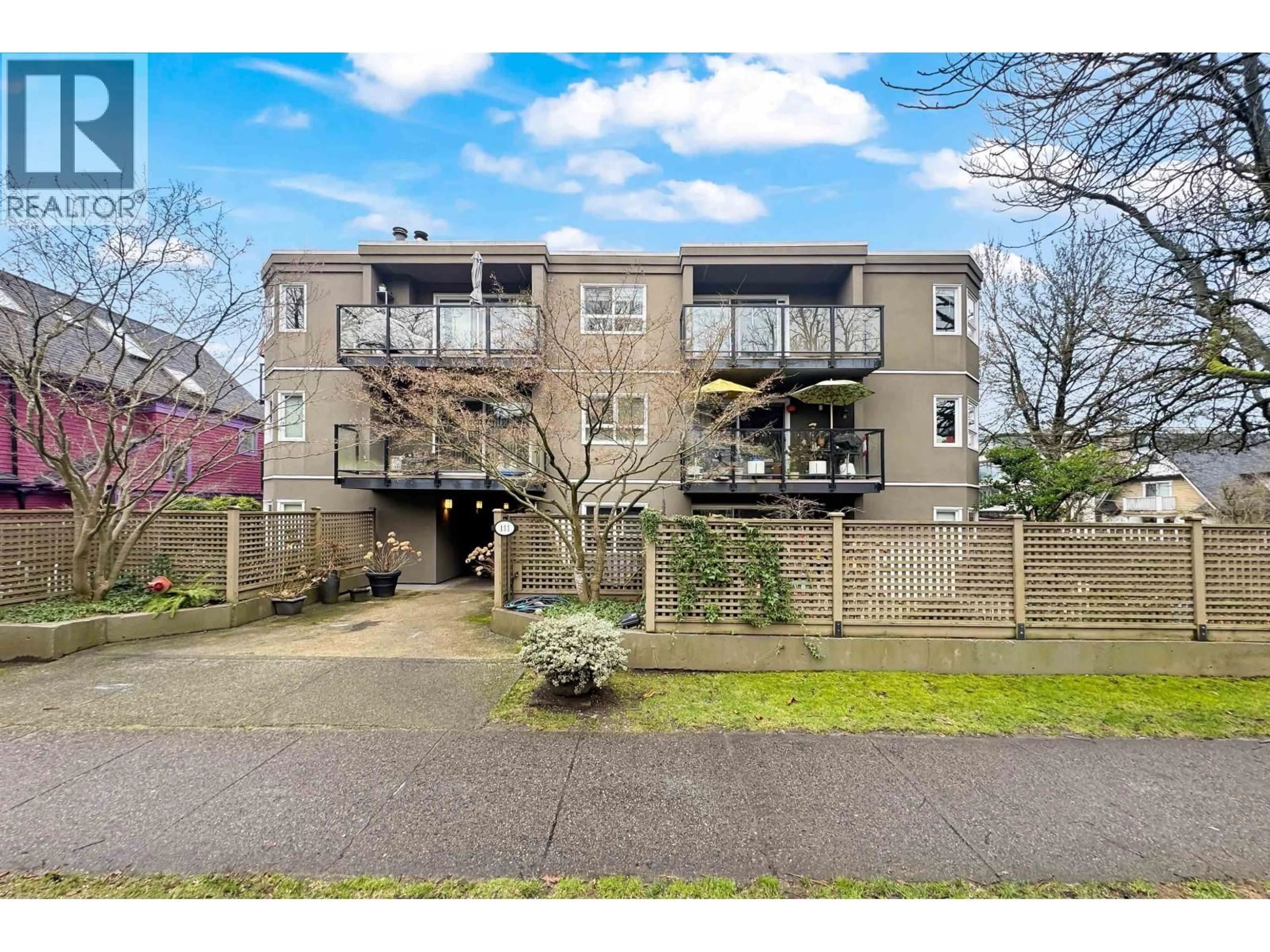 A pic from outside/outdoor area/front of a property/back of a property/a pic from drone, street for 205 - 111 10TH AVENUE, Vancouver British Columbia V5Y1R7
