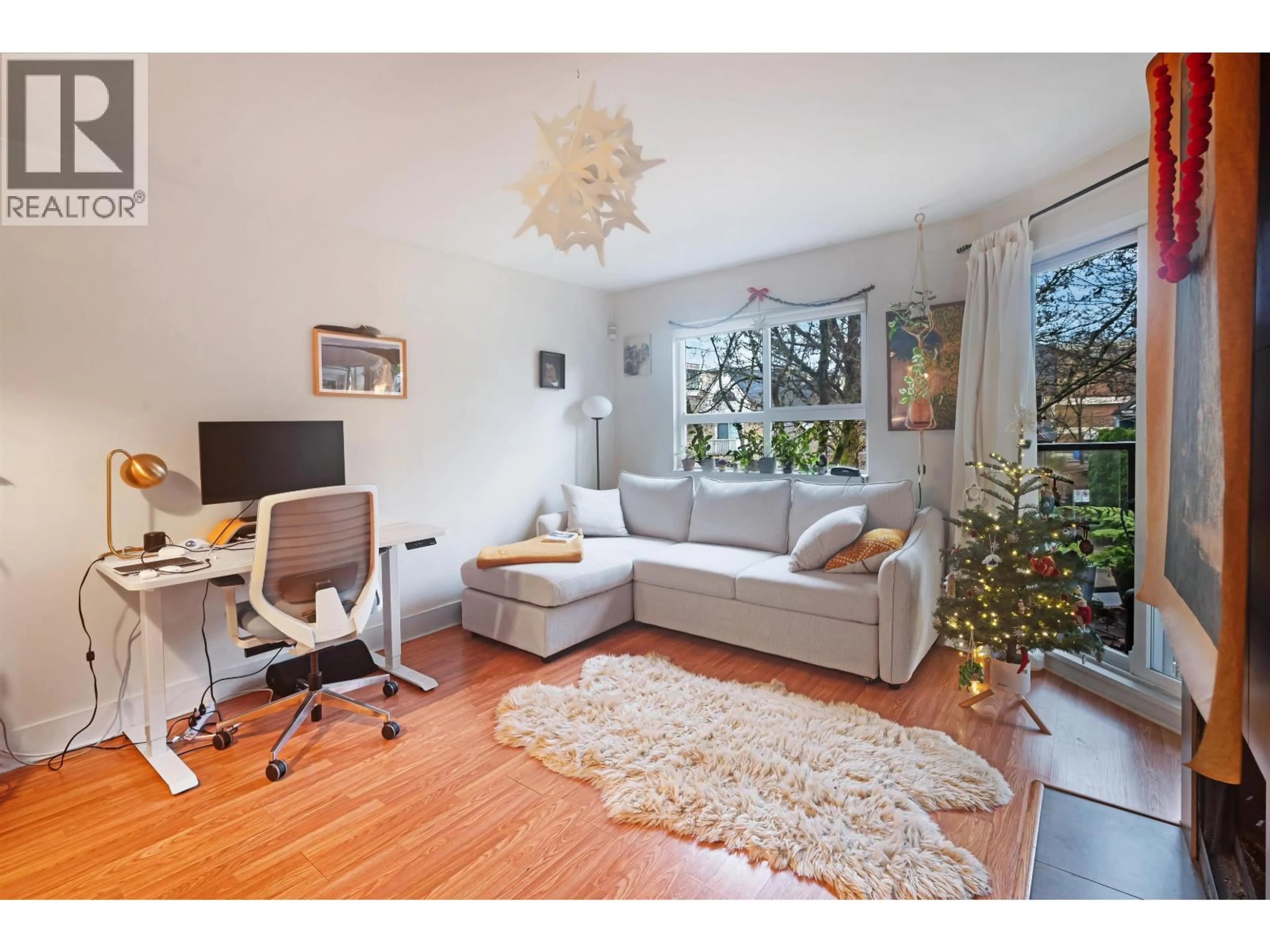 Living room with furniture, wood/laminate floor for 205 - 111 10TH AVENUE, Vancouver British Columbia V5Y1R7