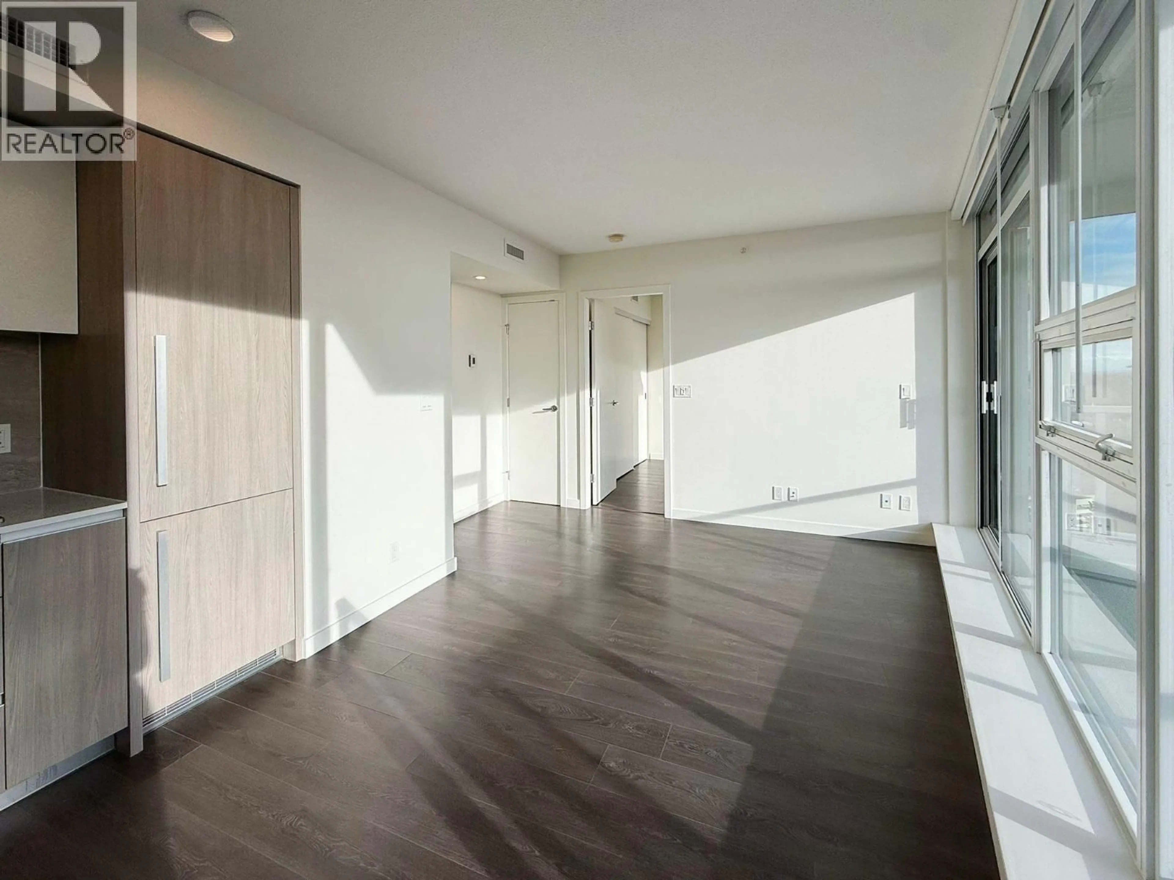 Indoor foyer for 1301 - 6633 BUSWELL STREET, Richmond British Columbia V6Y0M3