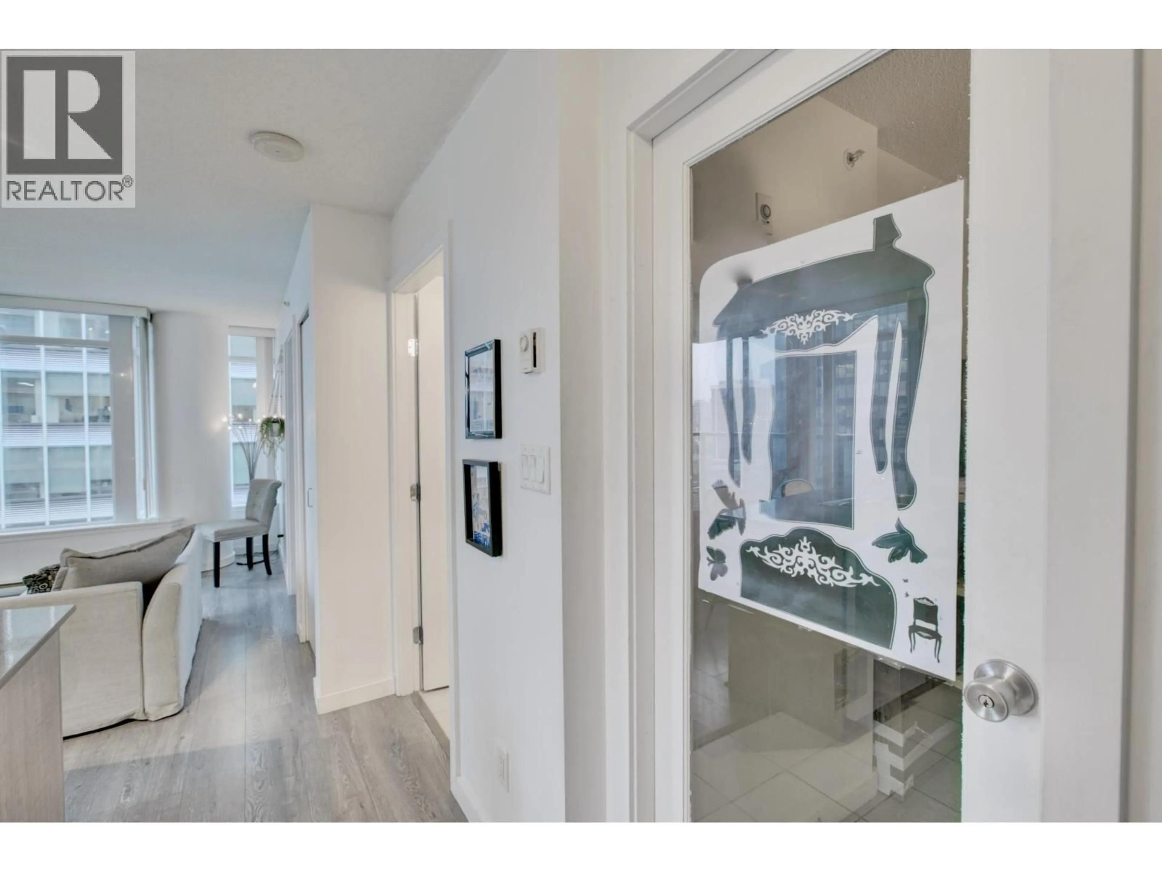 Indoor entryway for 1505 - 610 GRANVILLE STREET, Vancouver British Columbia V6C3T3